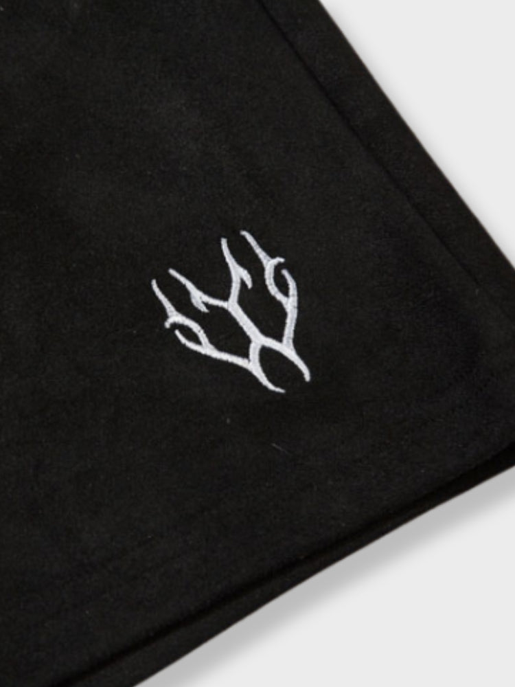 GRAPHIC-PRINT BLACK STREETWEAR SHORTS FOR TRENDY CASUAL WEAR