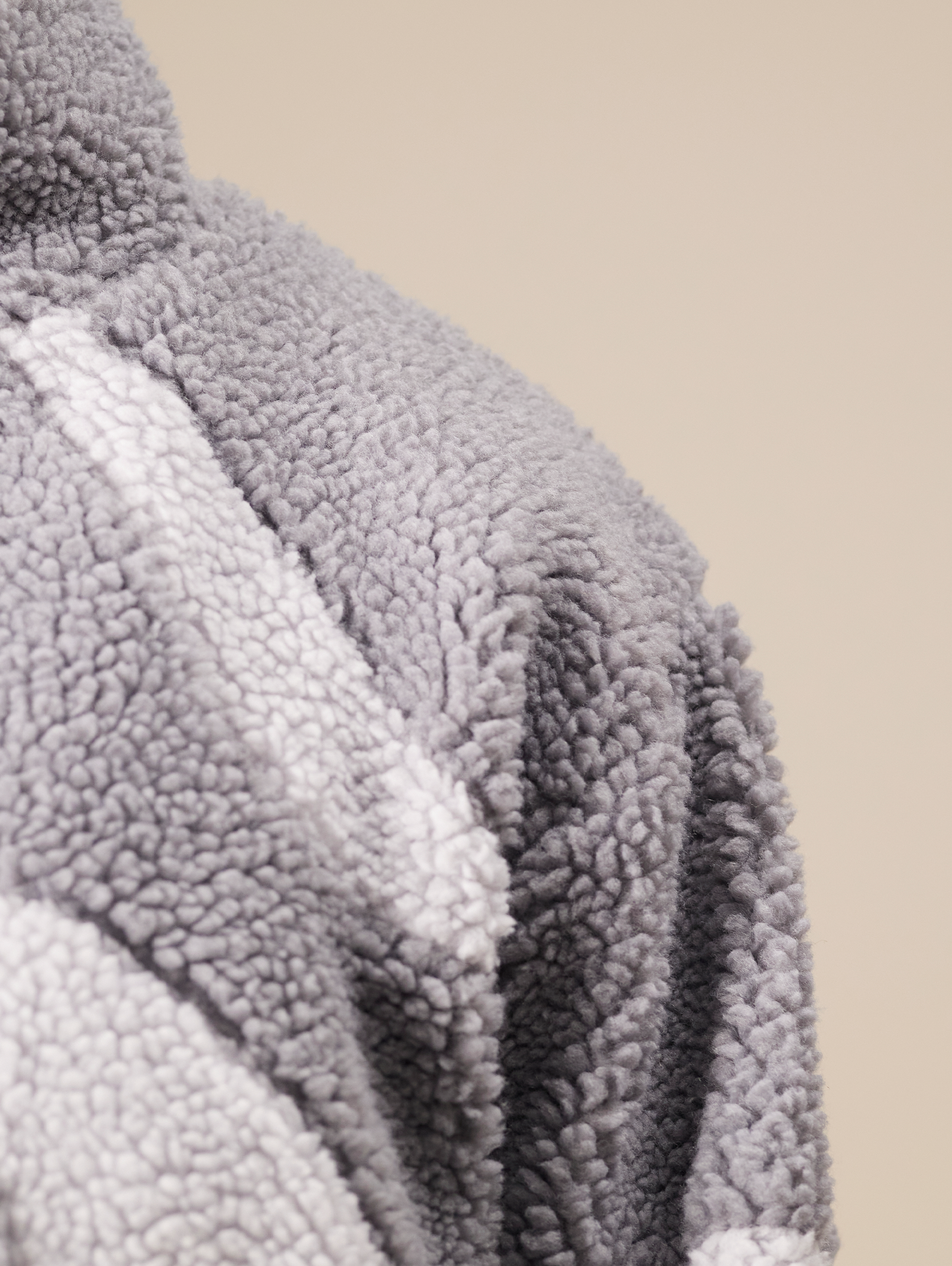 GRAY AND WHITE FLEECE JACKET WITH OVERSIZED DROPPED SHOULDER DESIGN