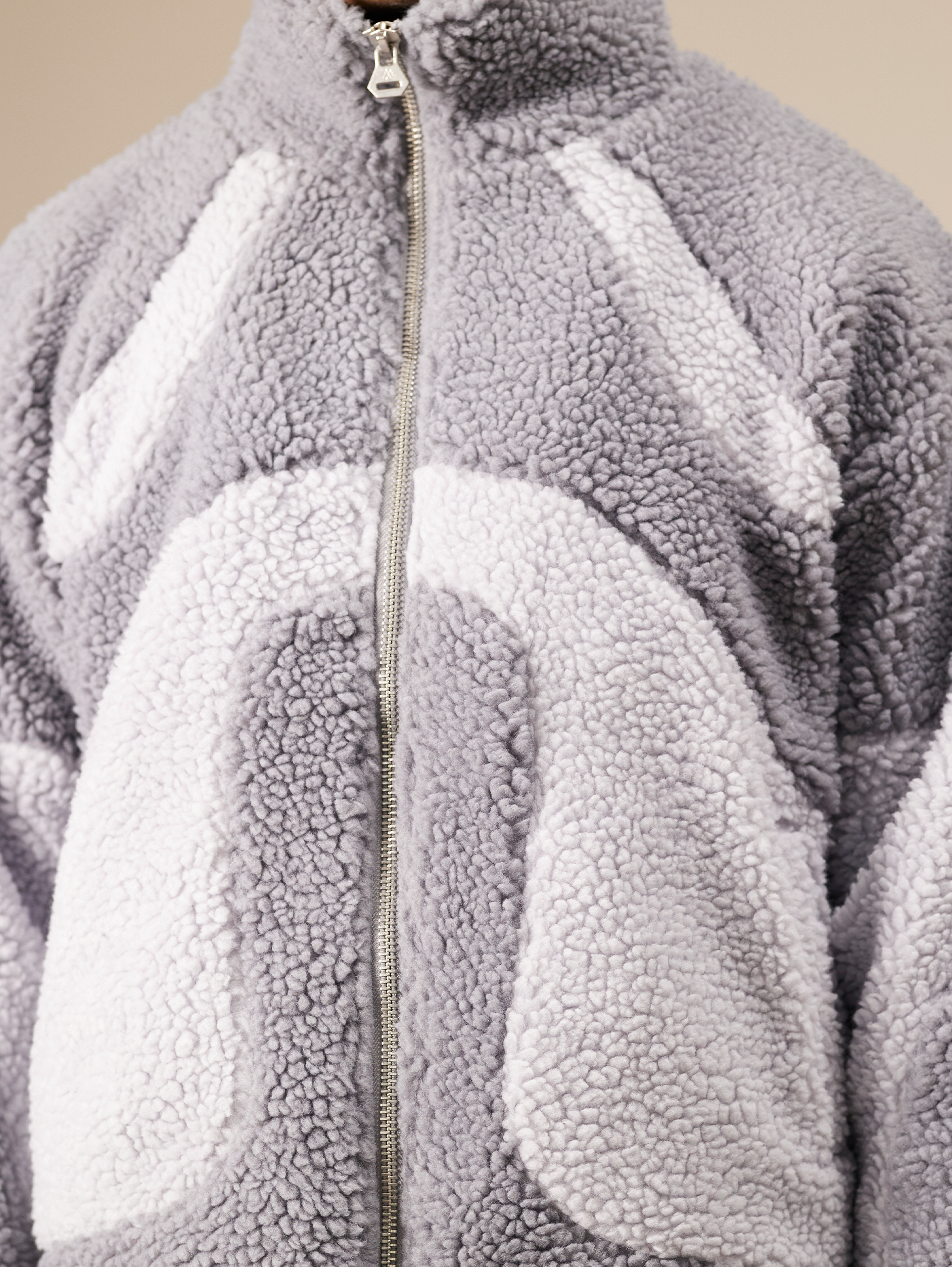 GRAY AND WHITE FLEECE JACKET WITH OVERSIZED DROPPED SHOULDER DESIGN