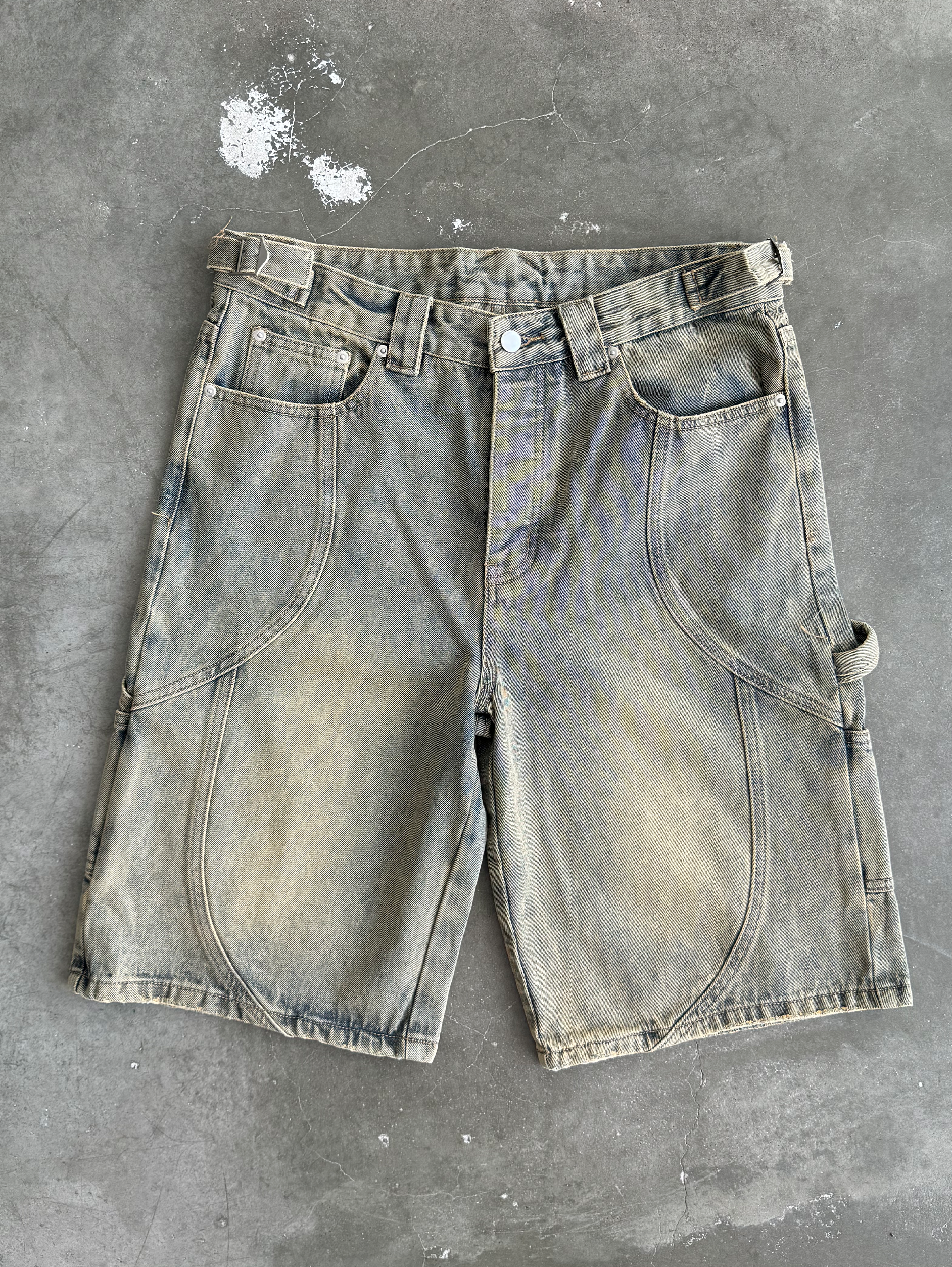 GRAY DENIM CARPENTER SHORTS WITH LIGHT BLUE DENIM ACCENTS