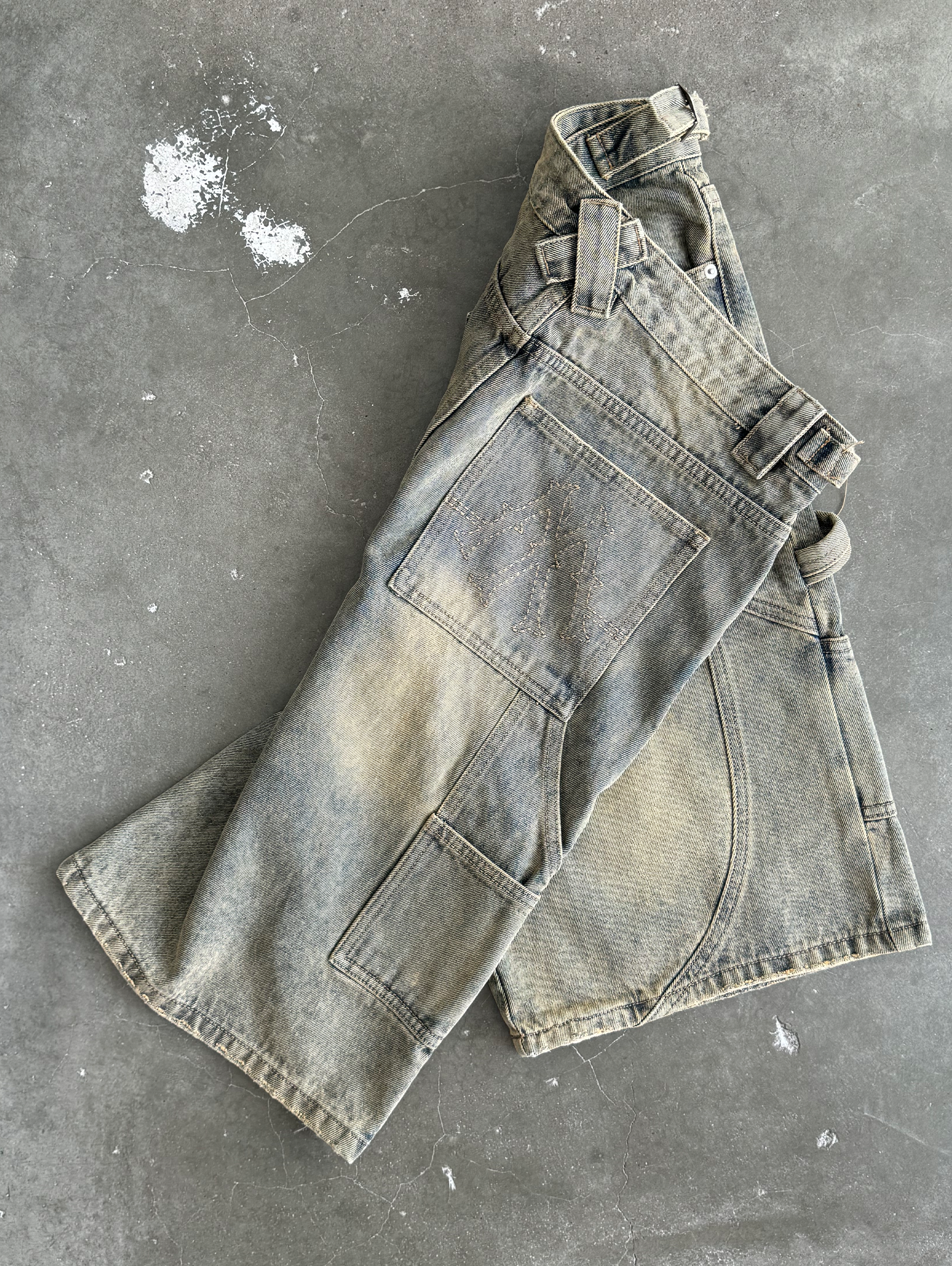 GRAY DENIM CARPENTER SHORTS WITH LIGHT BLUE DENIM ACCENTS