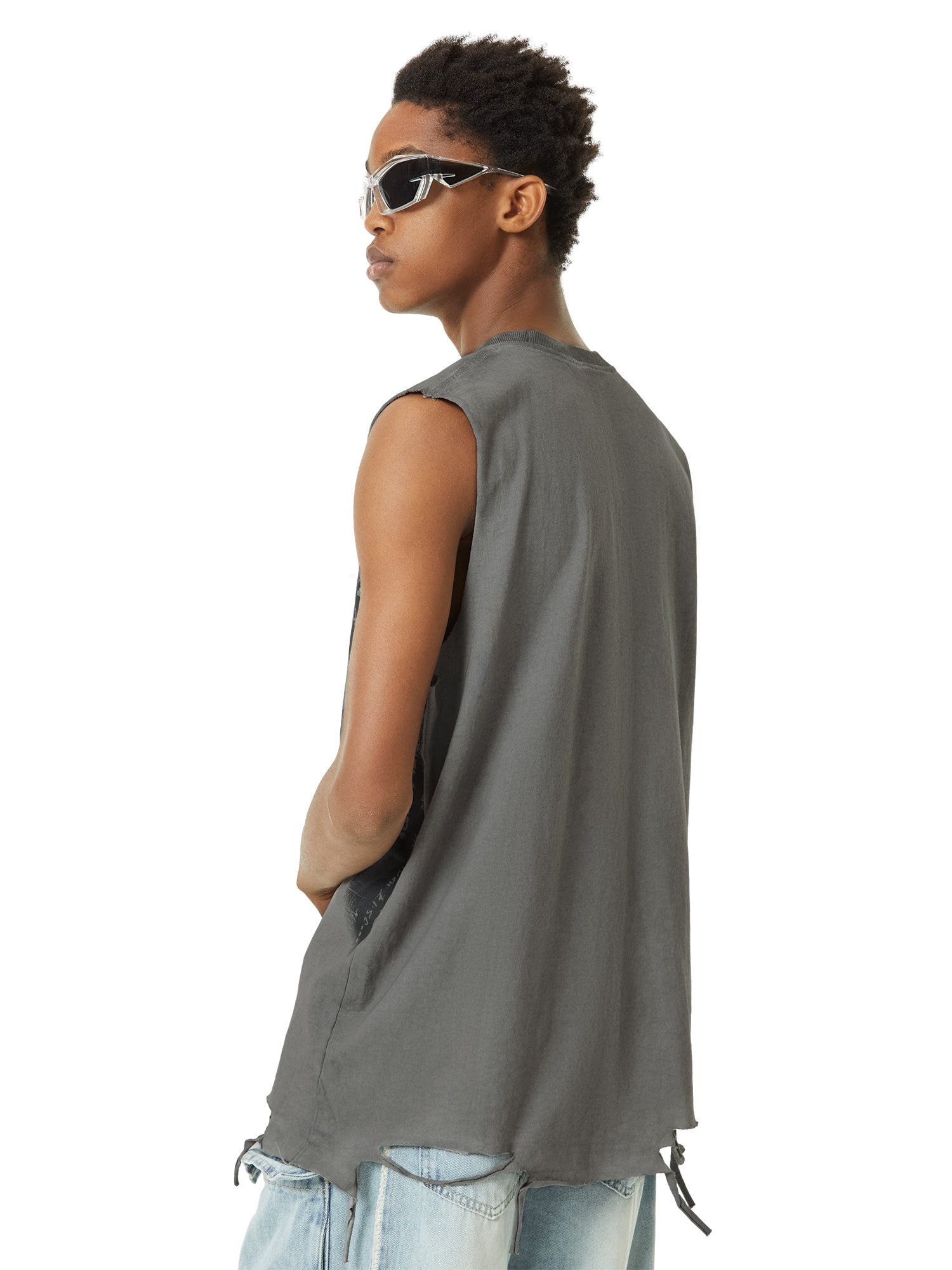 GRAY DISTRESSED GRAPHIC TANK TOP WITH NECKLACE LOOSE FIT SLEEVELESS DESIGN