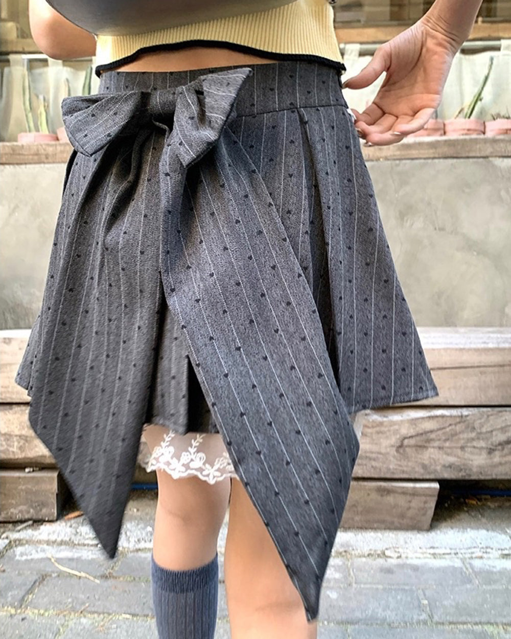 GRAY HEART PLEATED SKIRT WITH LACE TRIM