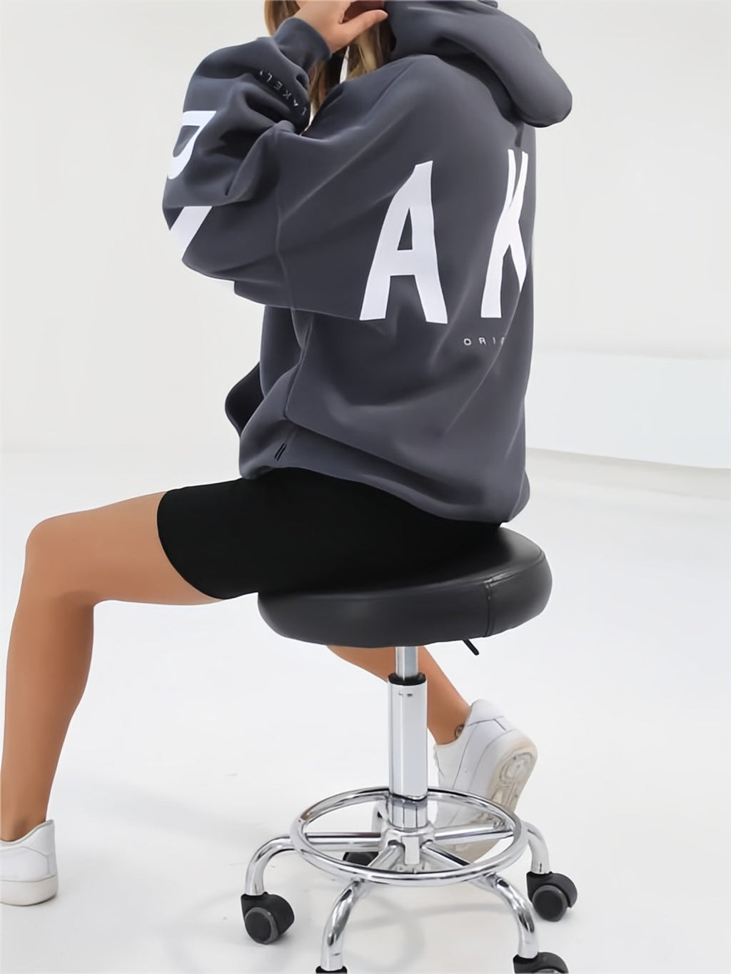 GRAY OVERSIZED HOODIE WITH EYE-CATCHING LETTER PRINT