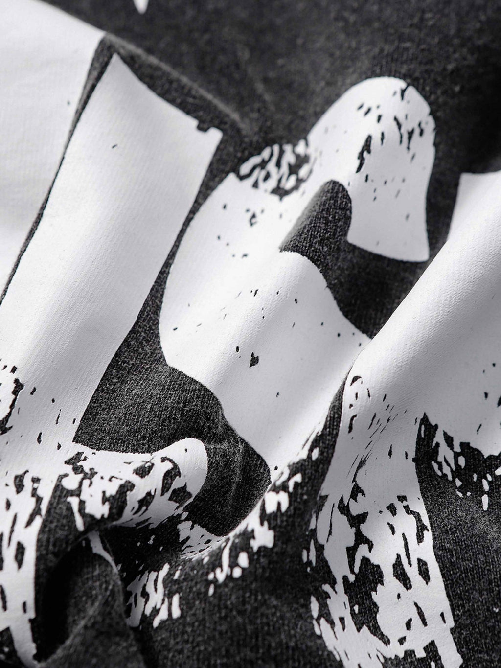 GRAY SHORT SLEEVE PULLOVER T-SHIRT WITH FACE GRAPHIC - TRENDY CASUAL