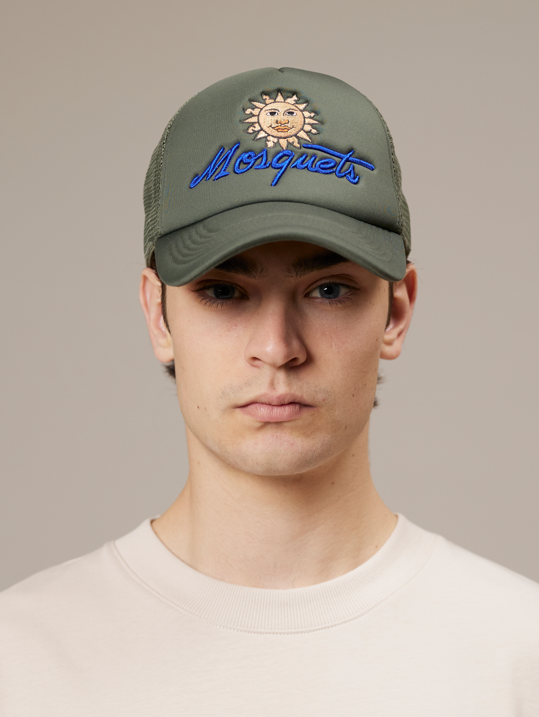 GRAY TRUCKER HAT WITH SUN GRAPHIC FOR EVERYDAY WEAR AND SNAP CLOSURE