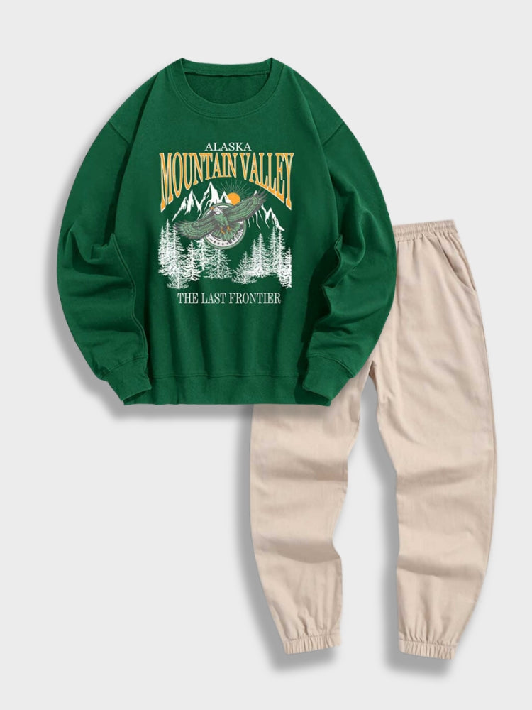GREEN RELAX SET WITH BLACK SWEATPANTS FOR MOUNTAIN VALLEY ADVENTURES