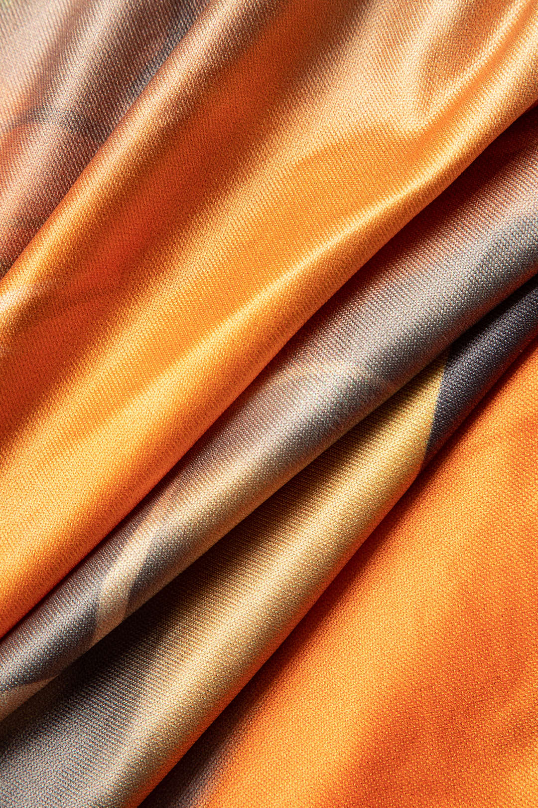 HALTER TOP AND SKIRT SET WITH UNIQUE PRINT FOR SPECIAL OCCASIONS