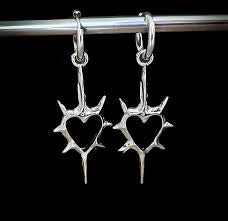 HEART-SHAPED SPIKED EARRINGS WITH GEOMETRIC GOTHIC IRON DESIGN