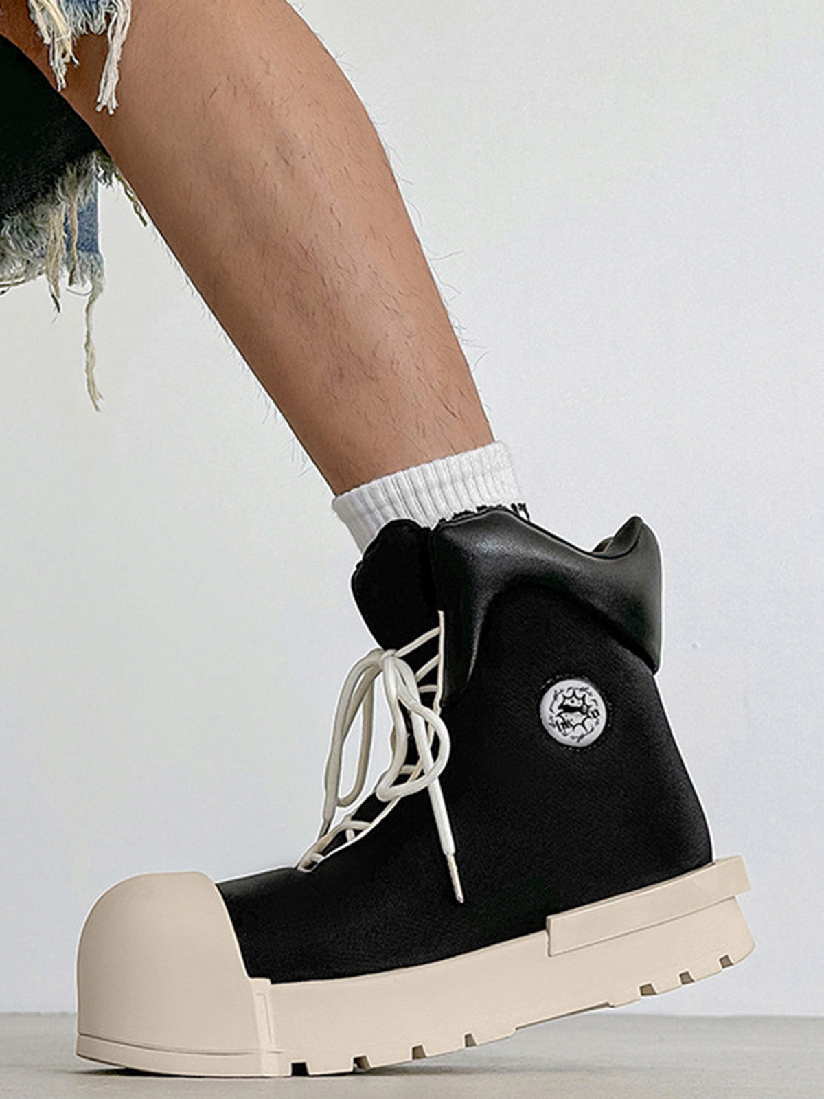 HIGH-TOP BOOTS WITH ROUND TOE AND RUBBER OUTSOLE