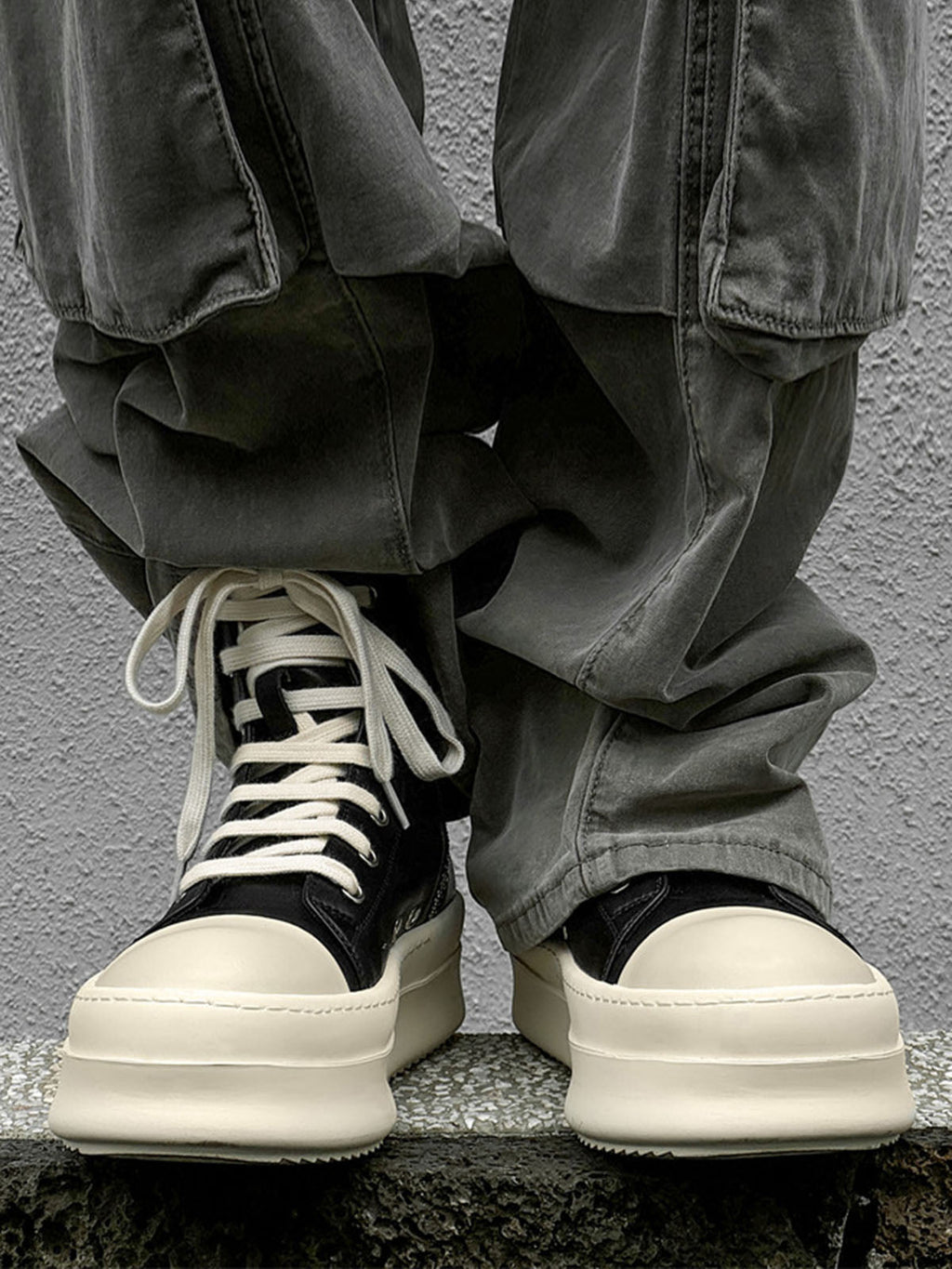 HIGH-TOP SNEAKERS WITH ROUND TOE RUBBER AND THICK WHITE SOLE