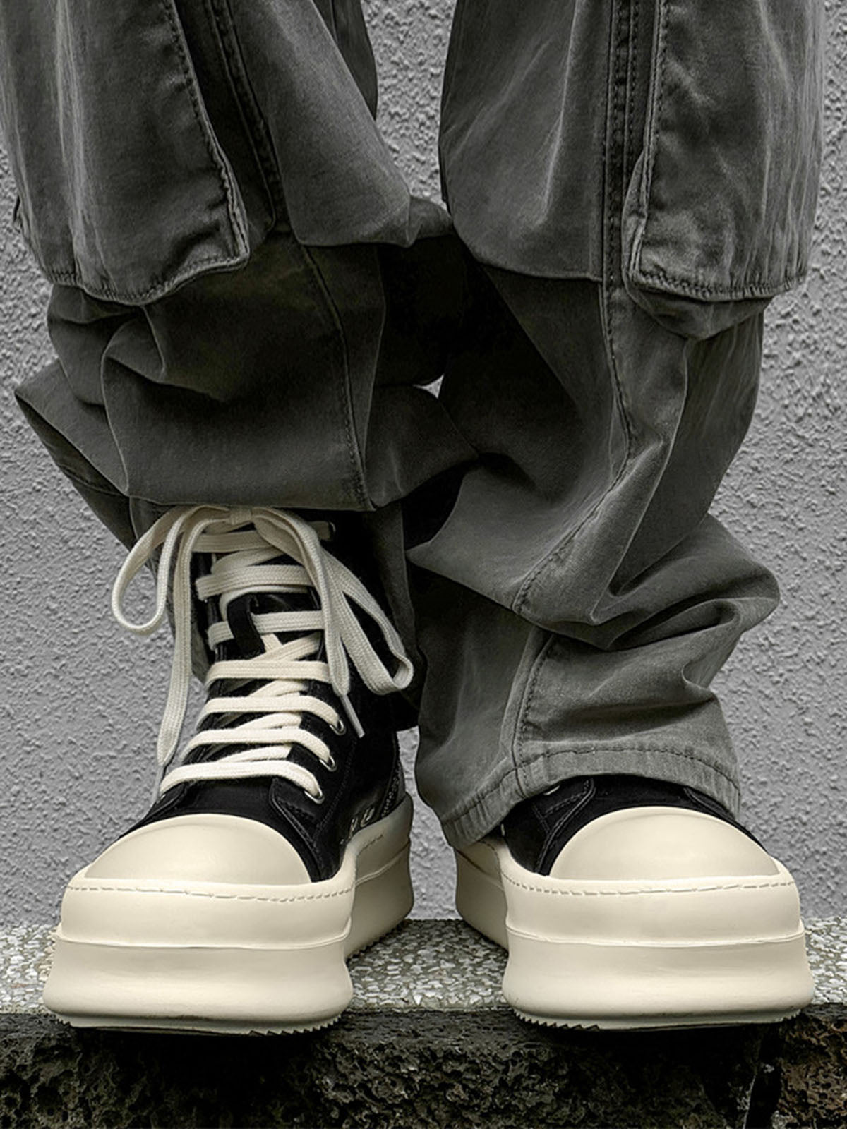HIGH-TOP SNEAKERS WITH ROUND TOE RUBBER AND THICK WHITE SOLE