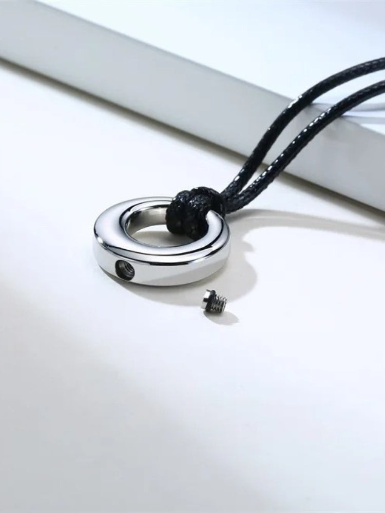 INTERLOCKING CIRCLE PENDANT NECKLACE - ELEGANT LIVE NECKLACE