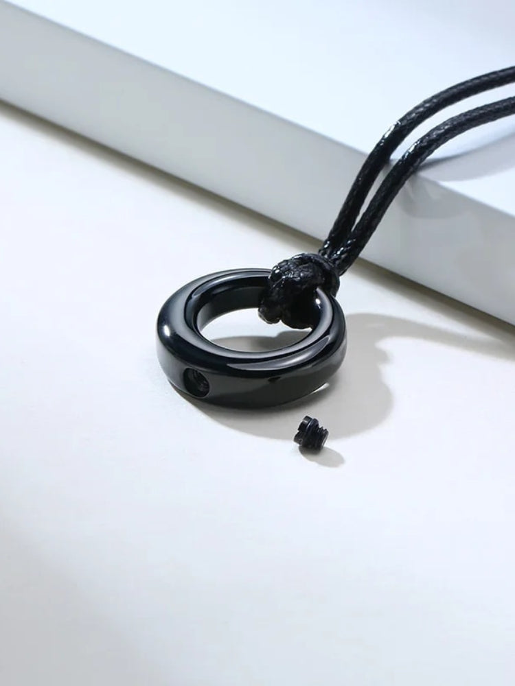 INTERLOCKING CIRCLE PENDANT NECKLACE - ELEGANT LIVE NECKLACE