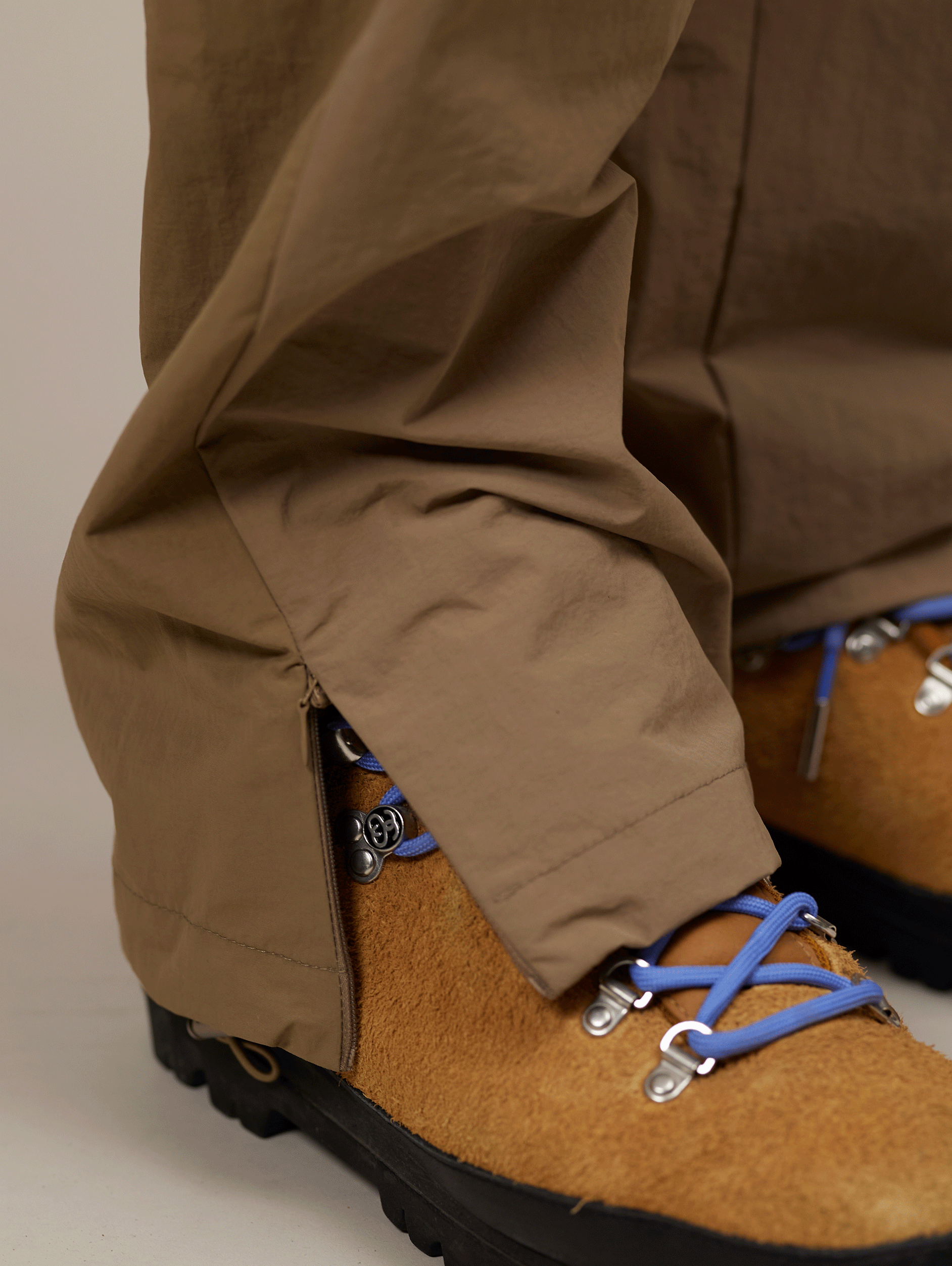 KHAKI TRACK PANTS WITH BEIGE CONTRAST CRINKLE DETAIL