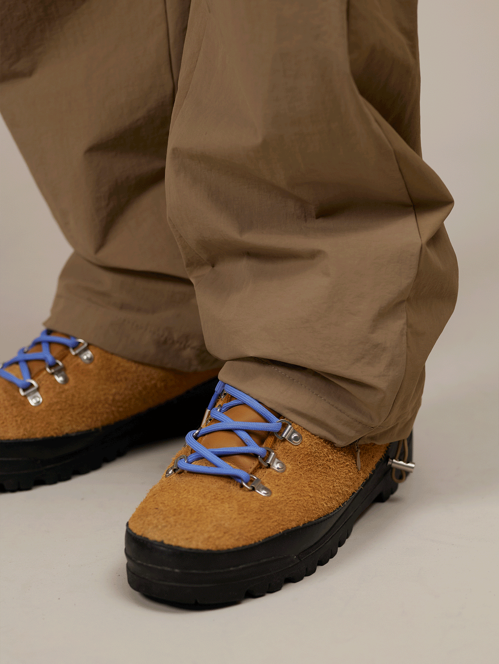 KHAKI TRACK PANTS WITH BEIGE CONTRAST CRINKLE DETAIL