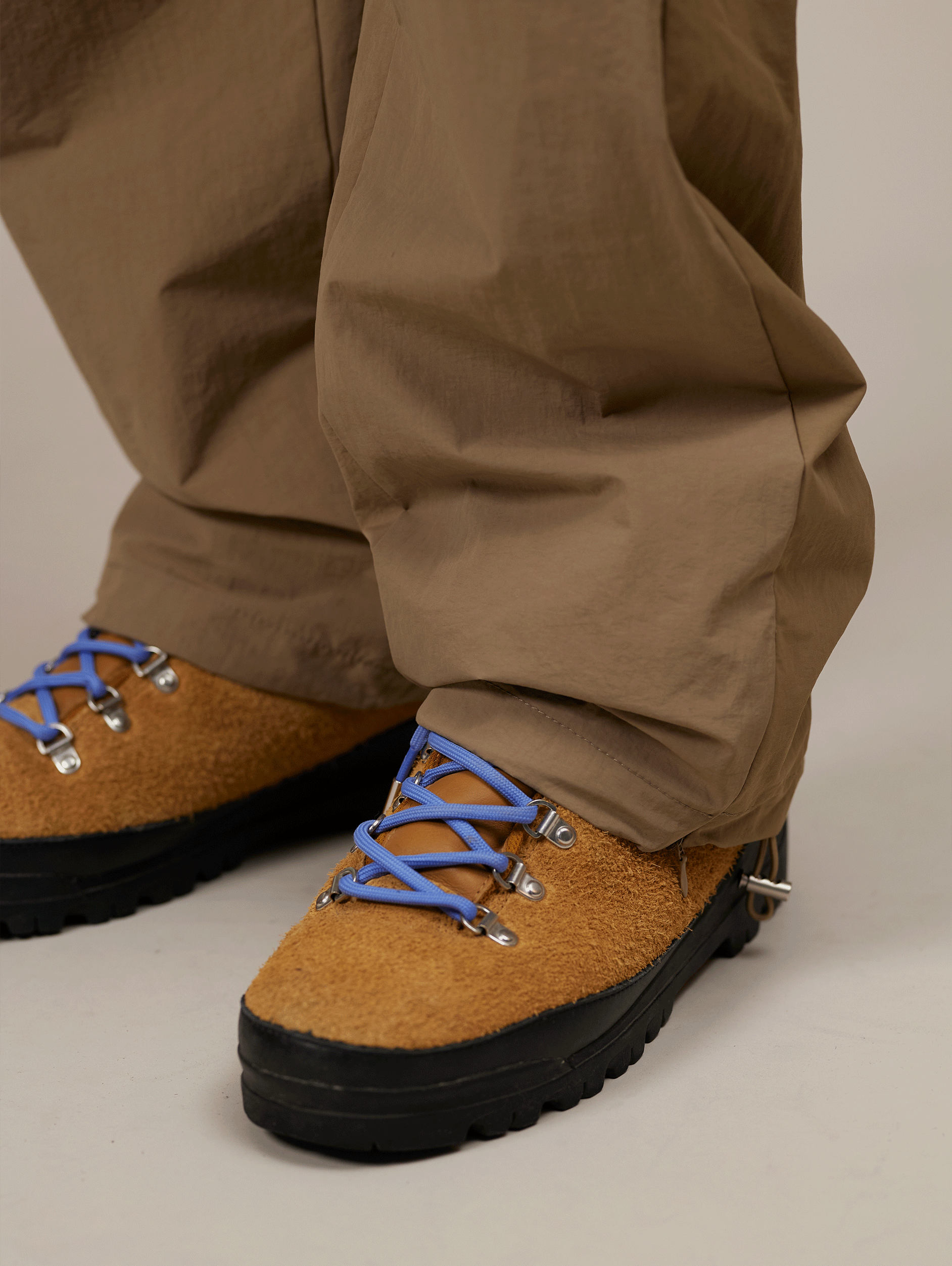 KHAKI TRACK PANTS WITH BEIGE CONTRAST CRINKLE DETAIL