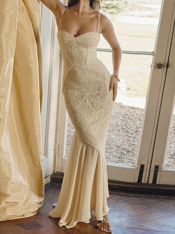 LACE MERMAID DRESS WITH VINTAGE LACE DETAILS AND SLIM FIT DESIGN