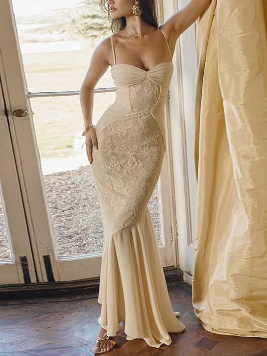 LACE MERMAID DRESS WITH VINTAGE LACE DETAILS AND SLIM FIT DESIGN