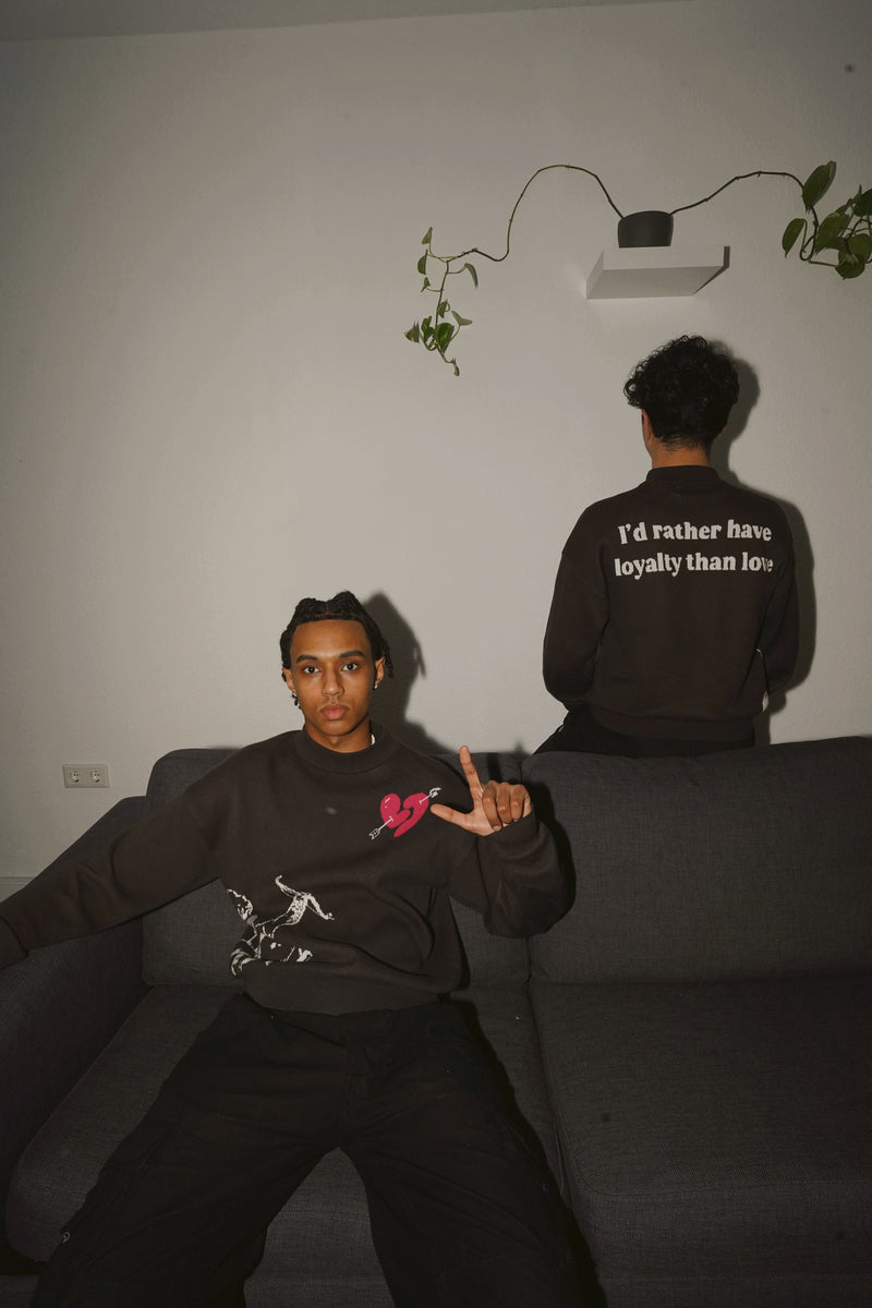 LIGHT BLUE KNITTED SWEATSHIRT WITH WHITE GRAPHIC - AMOR KNITTED SWEATER