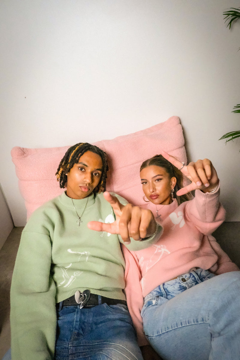 LIGHT BLUE KNITTED SWEATSHIRT WITH WHITE GRAPHIC - AMOR KNITTED SWEATER