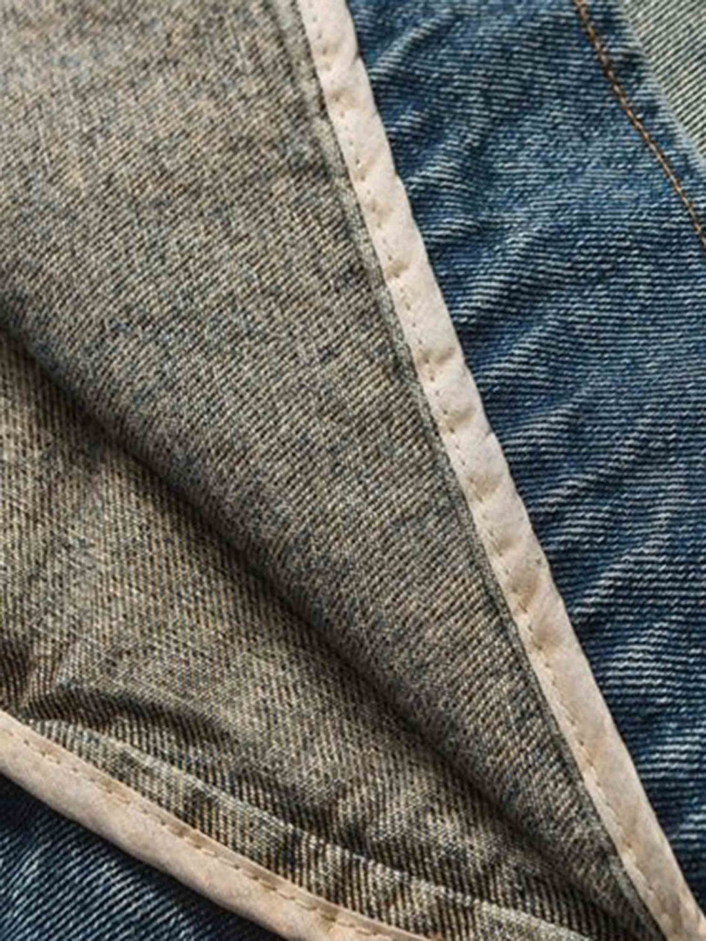 LIGHT BLUE VINTAGE LONG SLEEVE DENIM JACKET WITH PATCHES