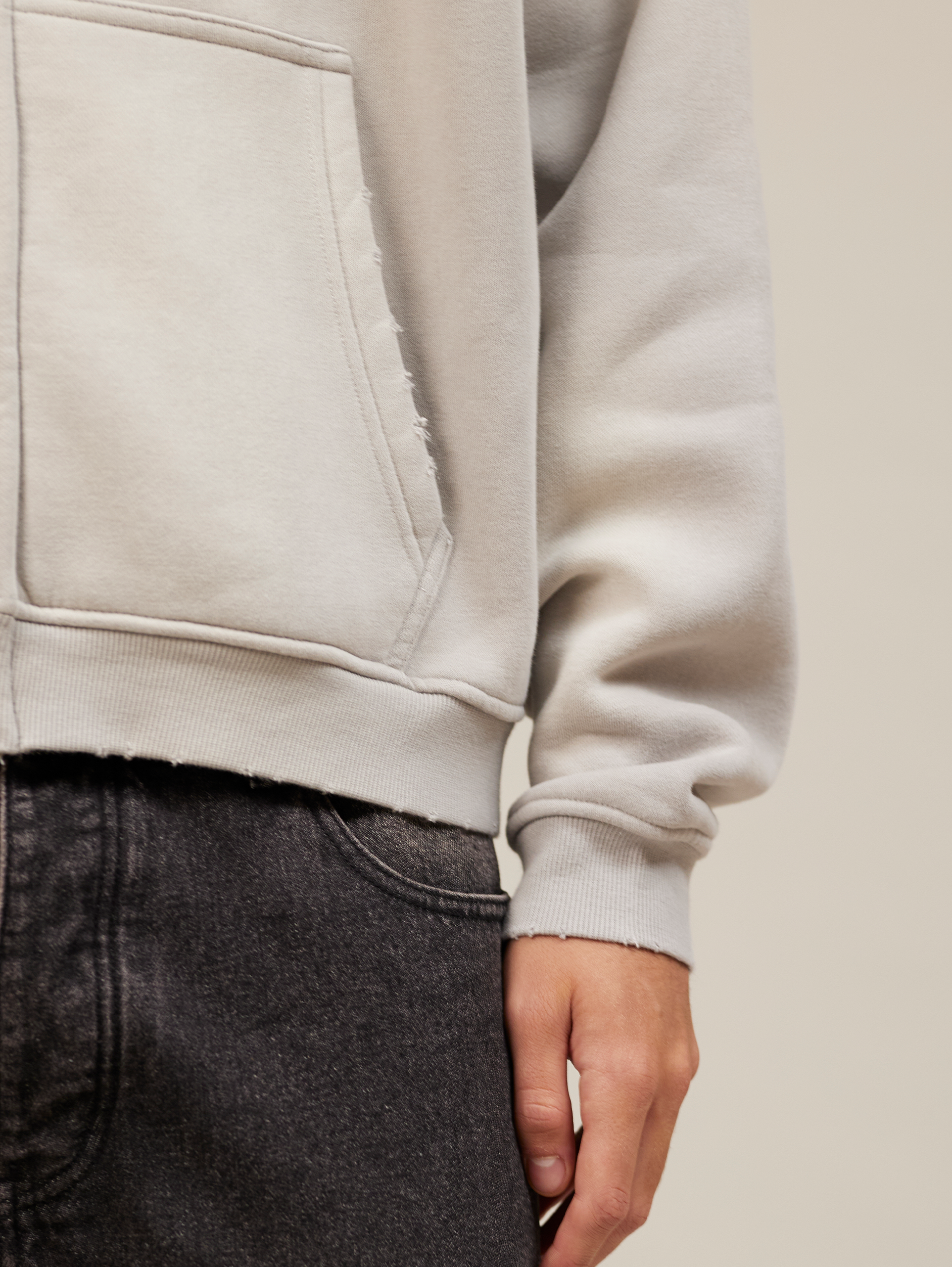 LIGHT GREY OVERSIZED ZIP-UP HOODIE WITH NY GRAPHIC FOR ULTIMATE COMFORT