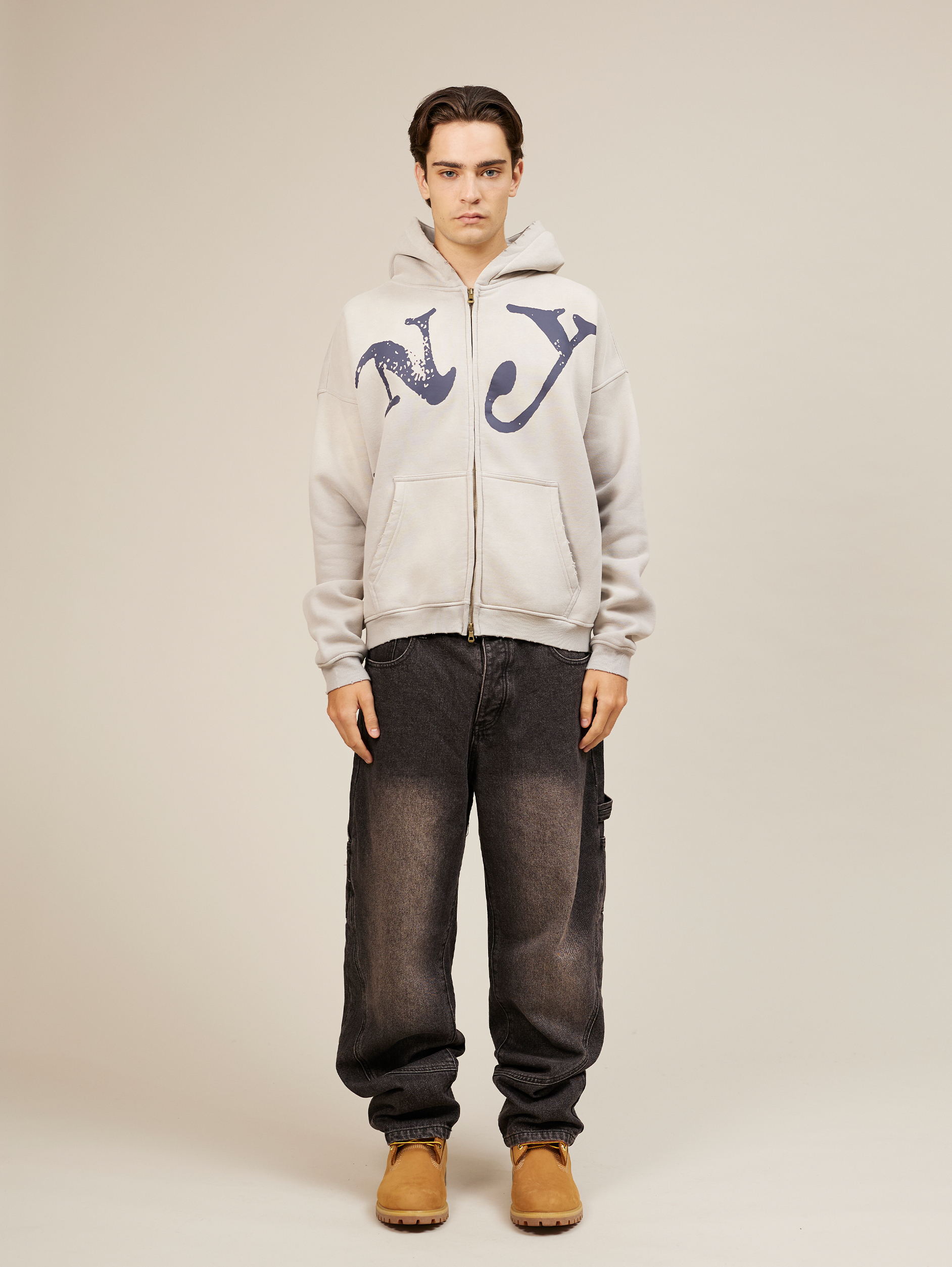 LIGHT GREY OVERSIZED ZIP-UP HOODIE WITH NY GRAPHIC FOR ULTIMATE COMFORT