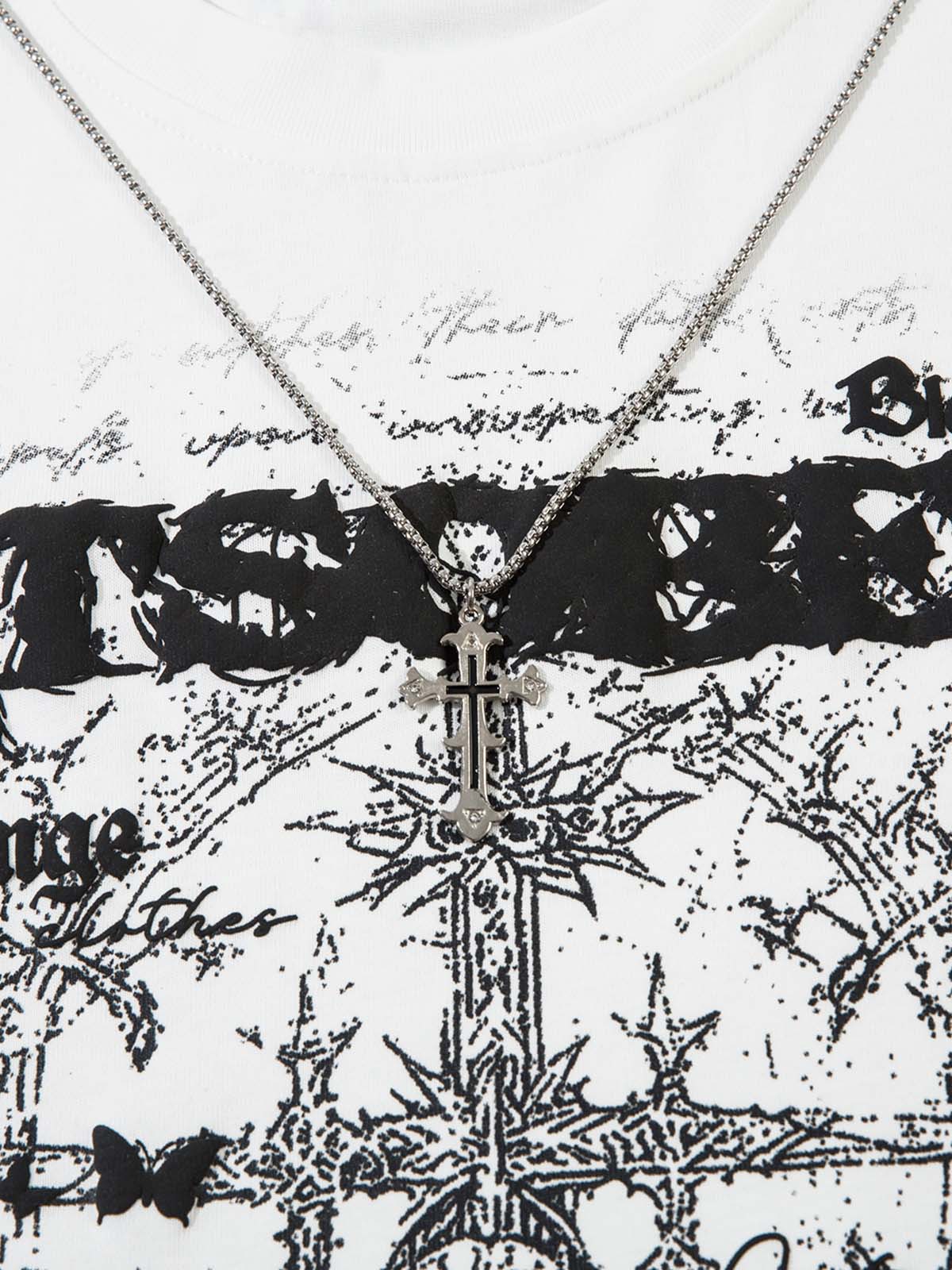 LONG SLEEVE GRAPHIC SHIRT WITH DRAWSTRING COLLAR IN WHITE AND BLACK