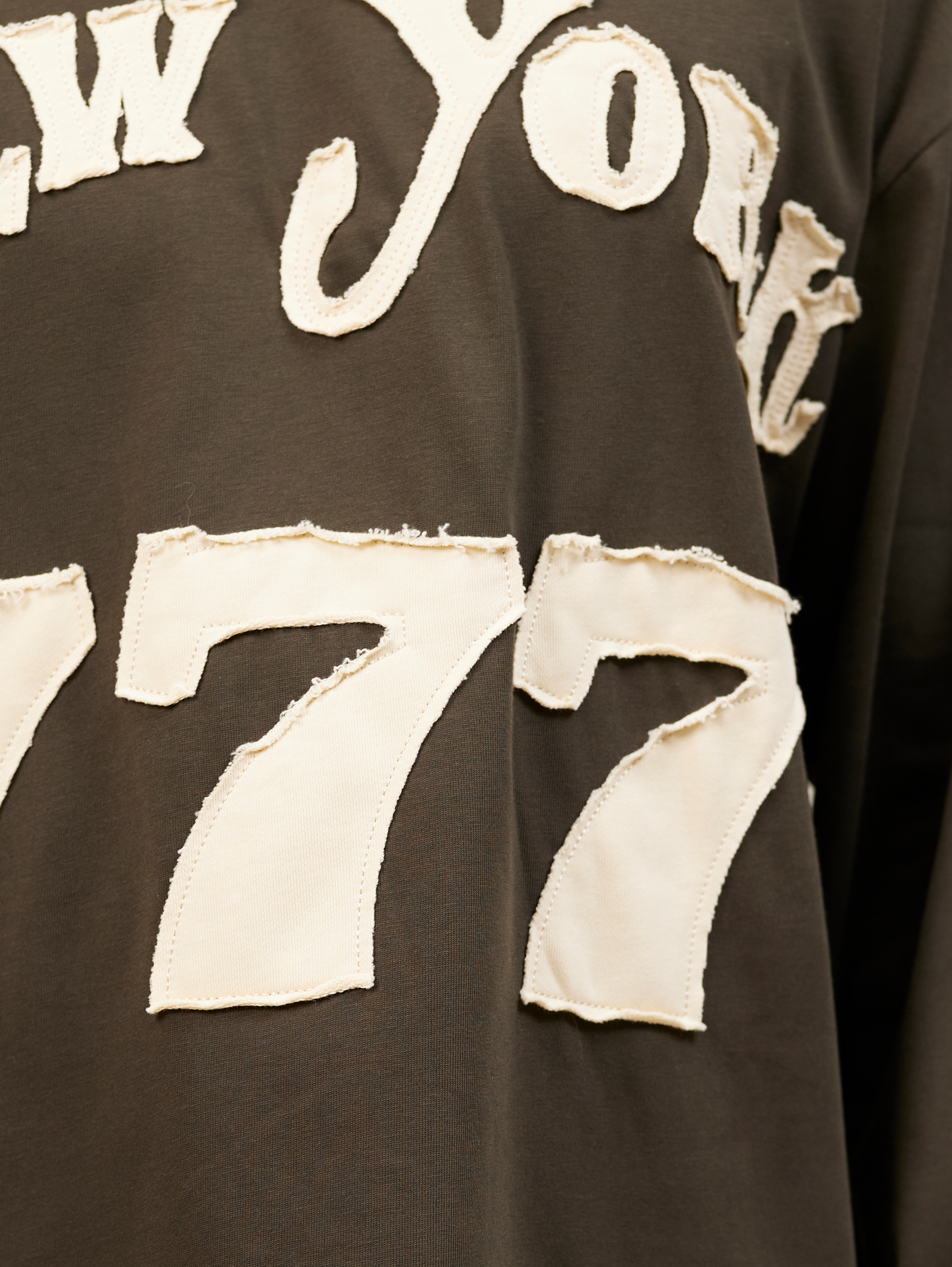 LONG-SLEEVED BLACK SHIRT WITH GREY OVERSIZED PULLOVER STYLE