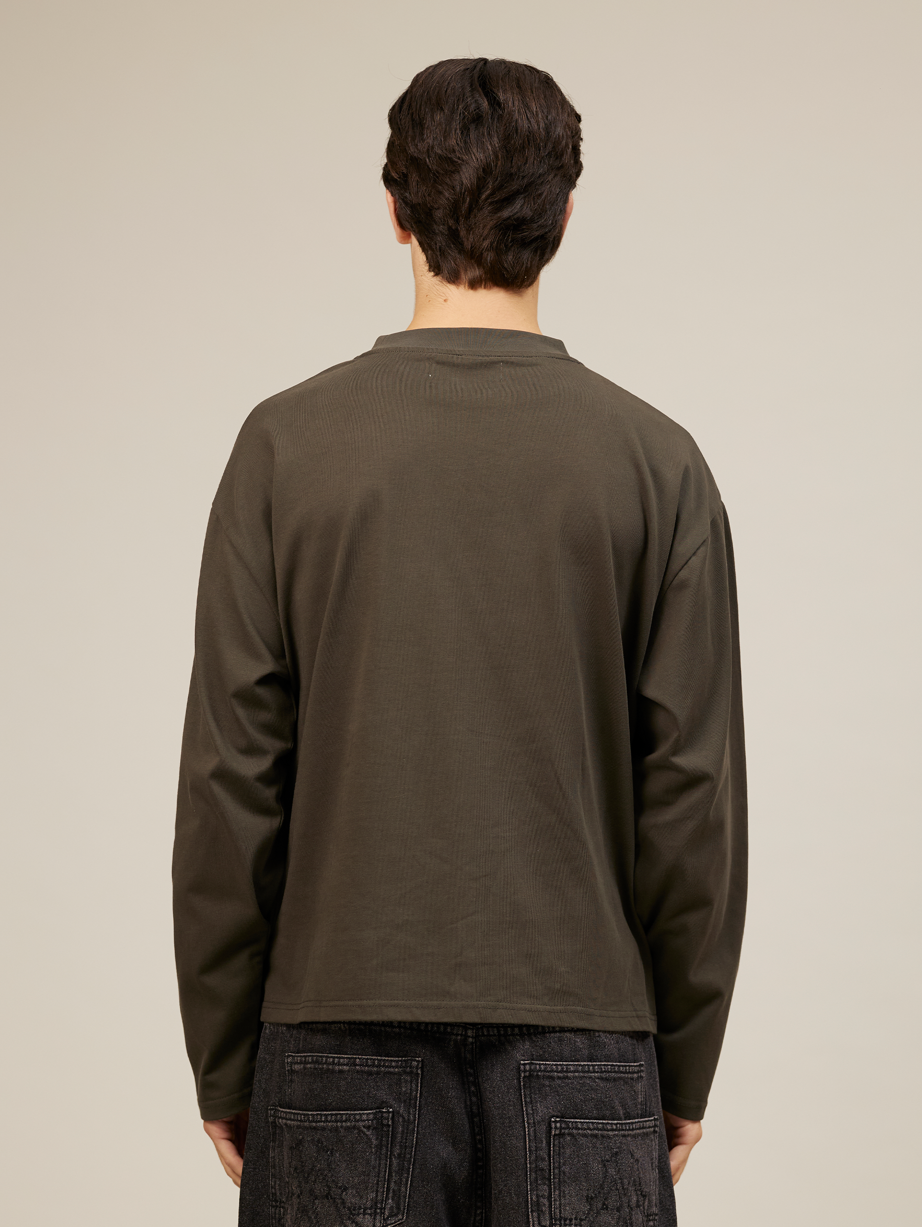 LONG-SLEEVED BLACK SHIRT WITH GREY OVERSIZED PULLOVER STYLE