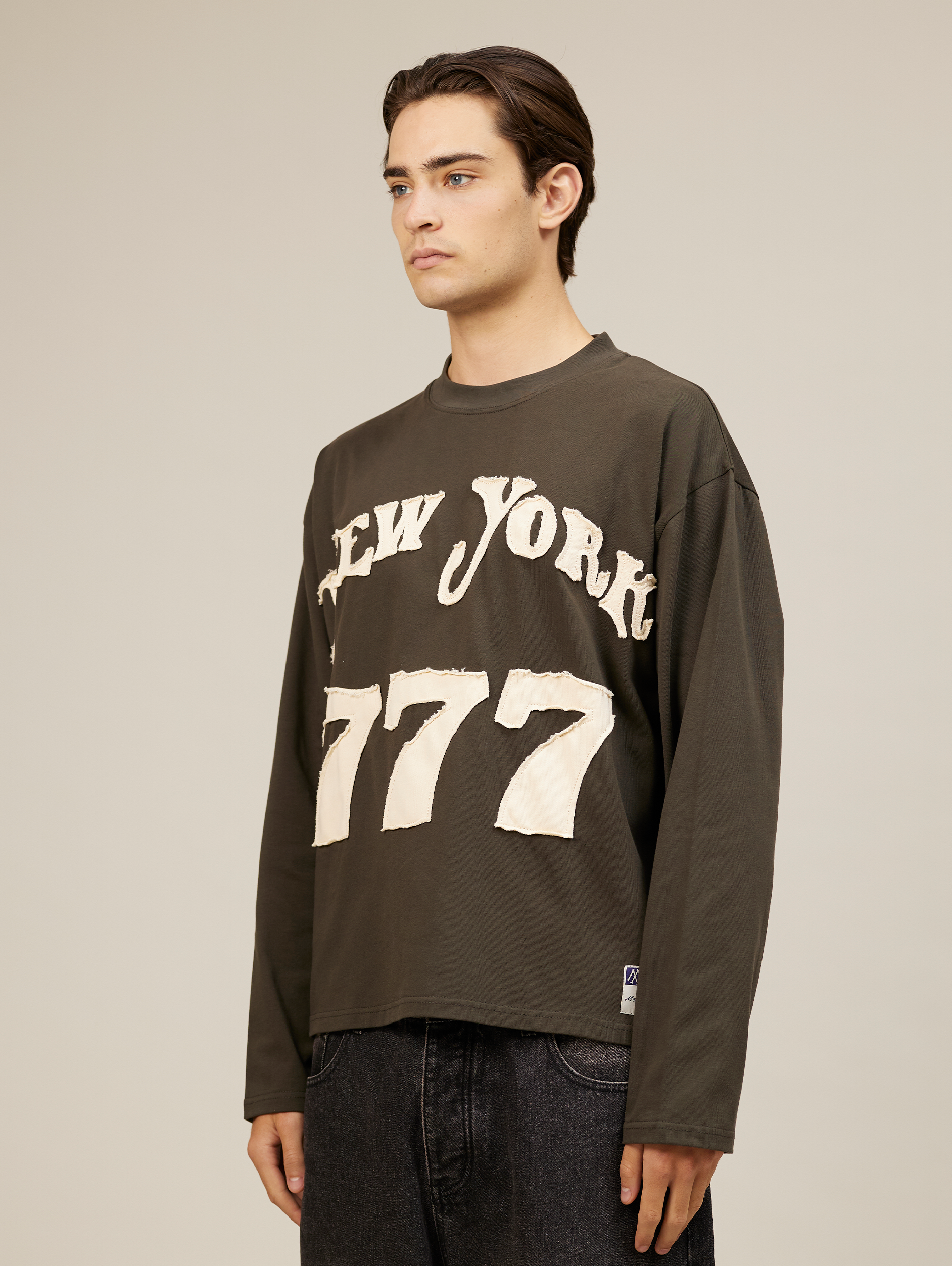 LONG-SLEEVED BLACK SHIRT WITH GREY OVERSIZED PULLOVER STYLE