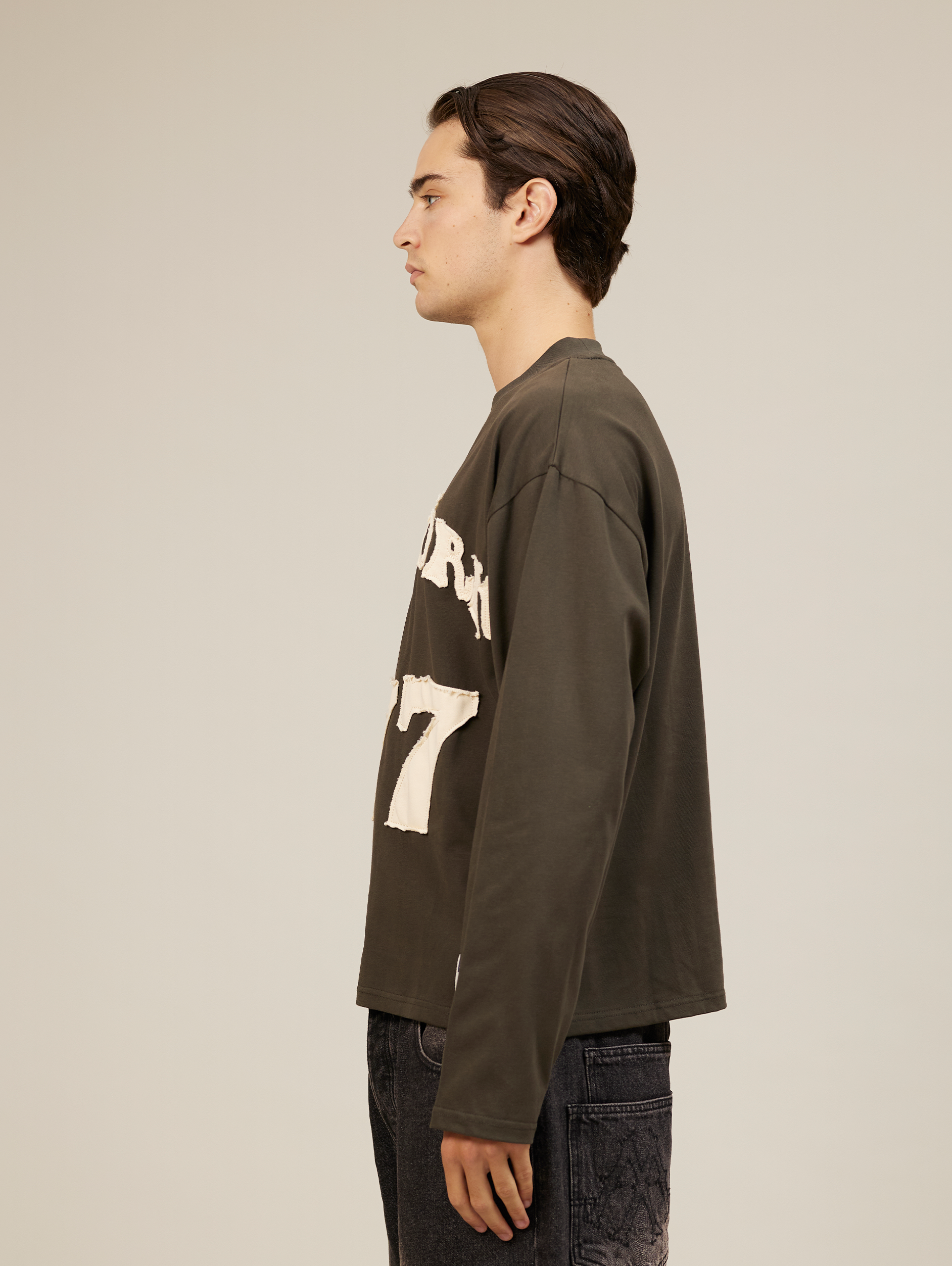 LONG-SLEEVED BLACK SHIRT WITH GREY OVERSIZED PULLOVER STYLE