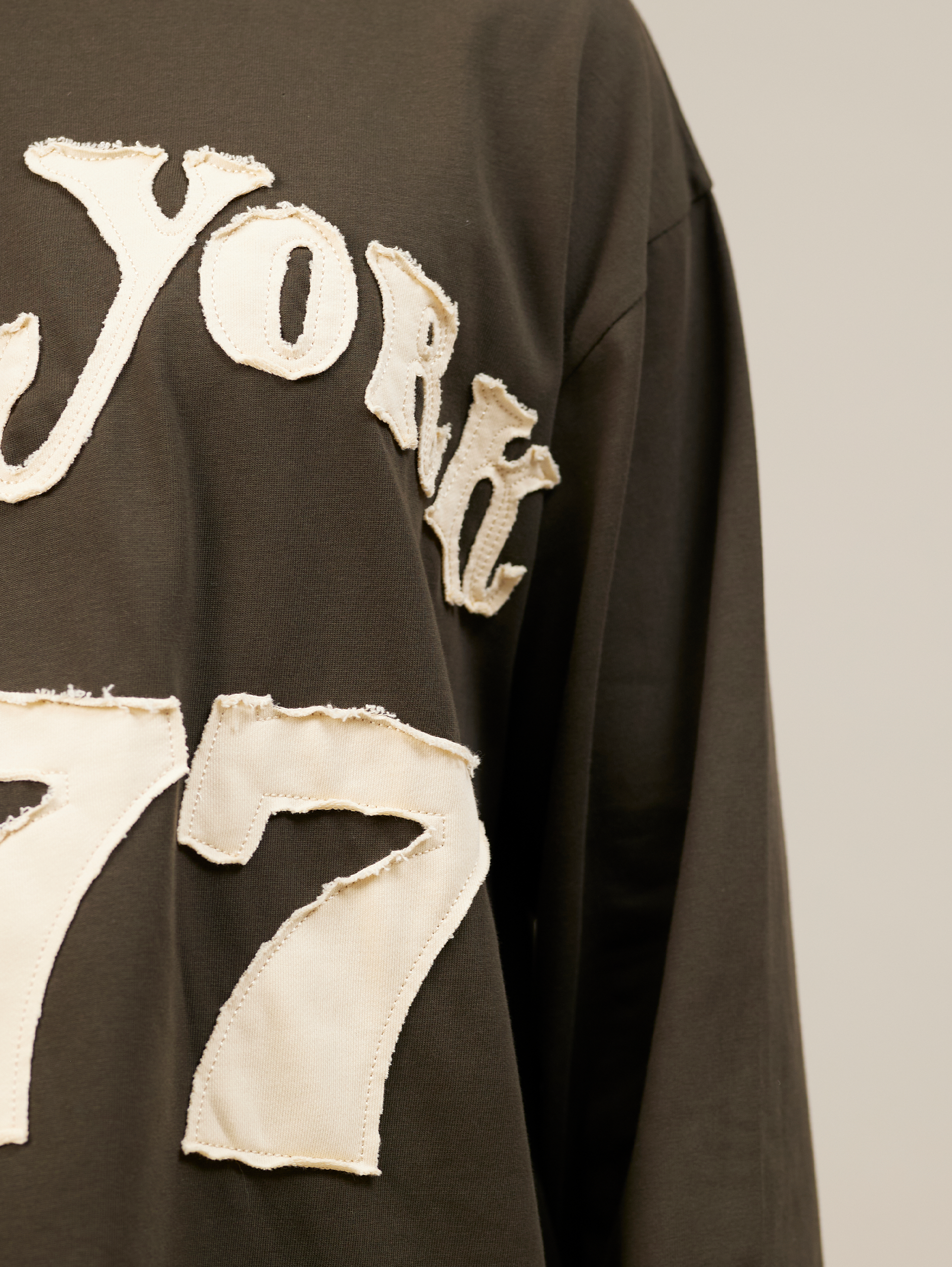 LONG-SLEEVED BLACK SHIRT WITH GREY OVERSIZED PULLOVER STYLE