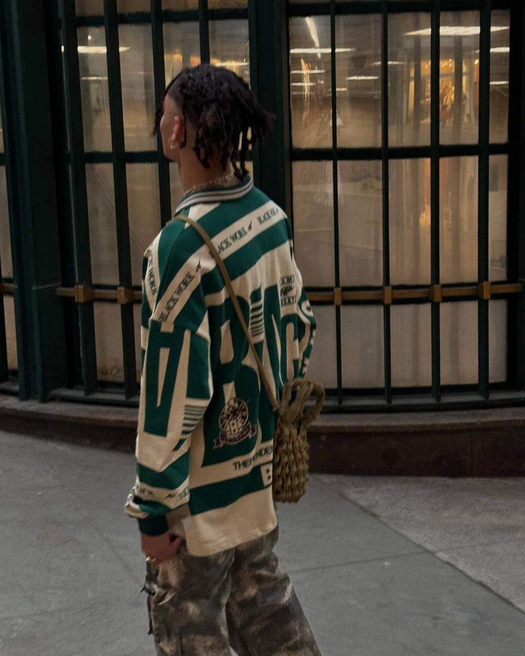 LONG-SLEEVED POLO SHIRT WITH GRAPHIC DESIGN - BLACK WORK GRAPHIC