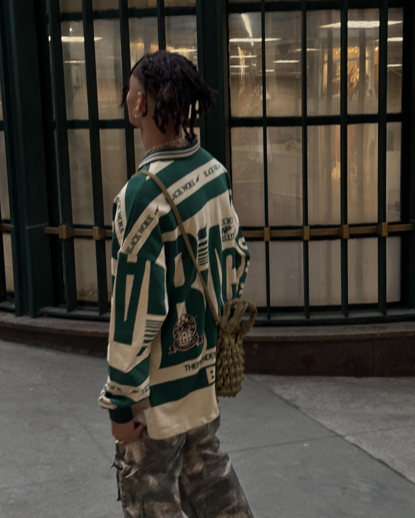 LONG-SLEEVED POLO SHIRT WITH GRAPHIC DESIGN - BLACK WORK GRAPHIC