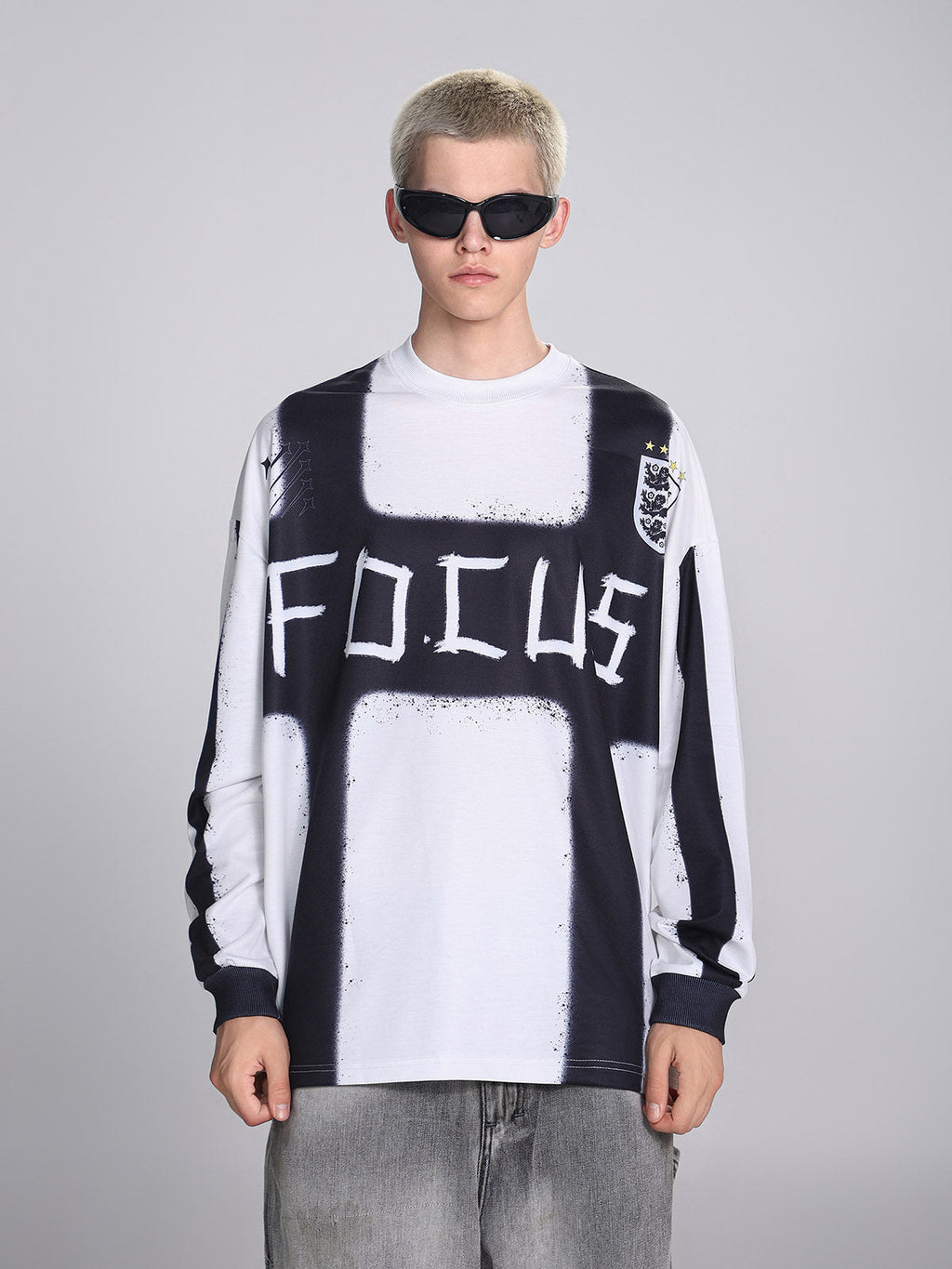 LONG-SLEEVED SHIRT BLACK AND WHITE STRIPES COLOR CONTRAST PRINT