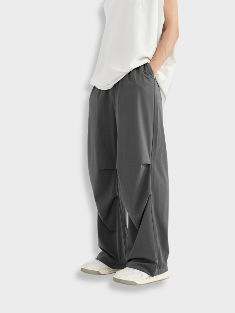 LOOSE-FITTING GRAY PANTS FOR VERSATILE CASUAL WEAR