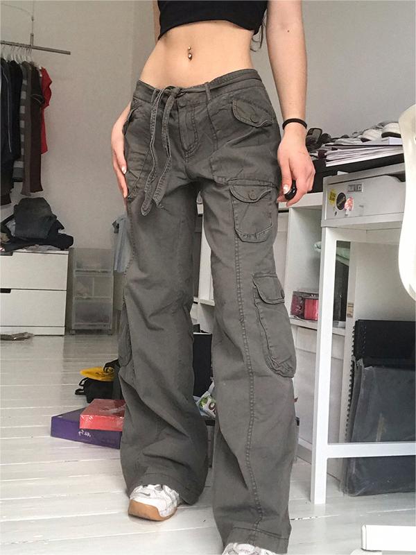 LOW-RISE CARGO PANTS IN WASHED GREY FOR MODERN STYLE AND COMFORT