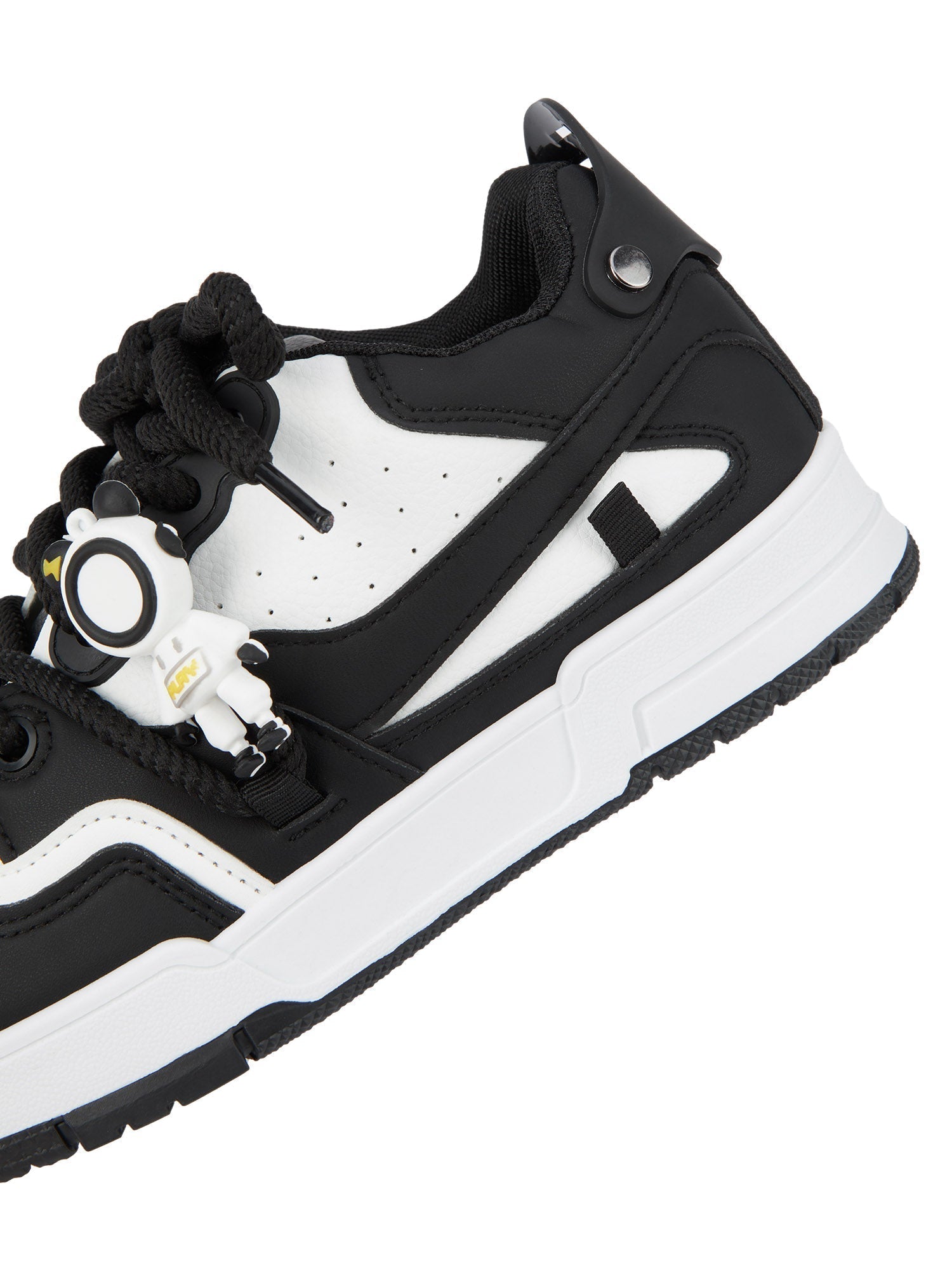 LOW-TOP SNEAKERS BLACK AND WHITE FASHION FOOTWEAR
