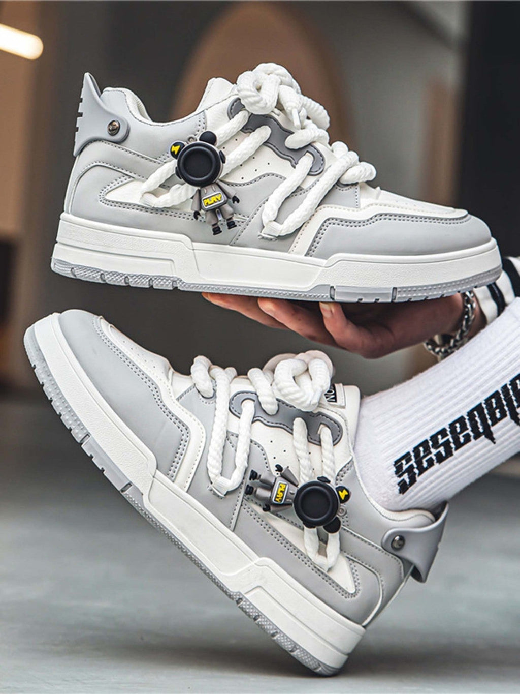 LOW-TOP SNEAKERS BLACK AND WHITE FASHION FOOTWEAR