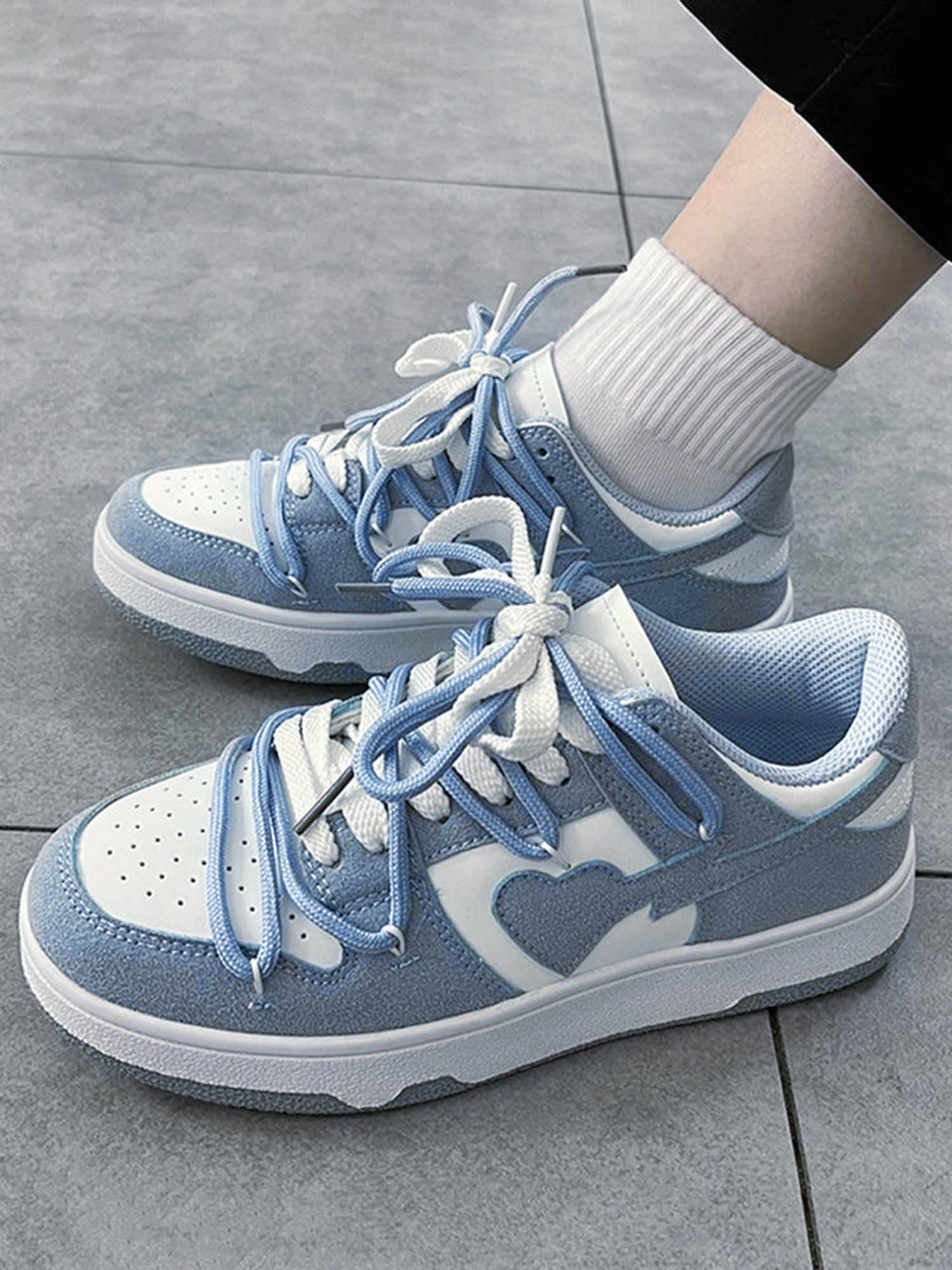 LOW-TOP SNEAKERS BLUE AND WHITE ROUND TOE SHOE SP230818IWDN
