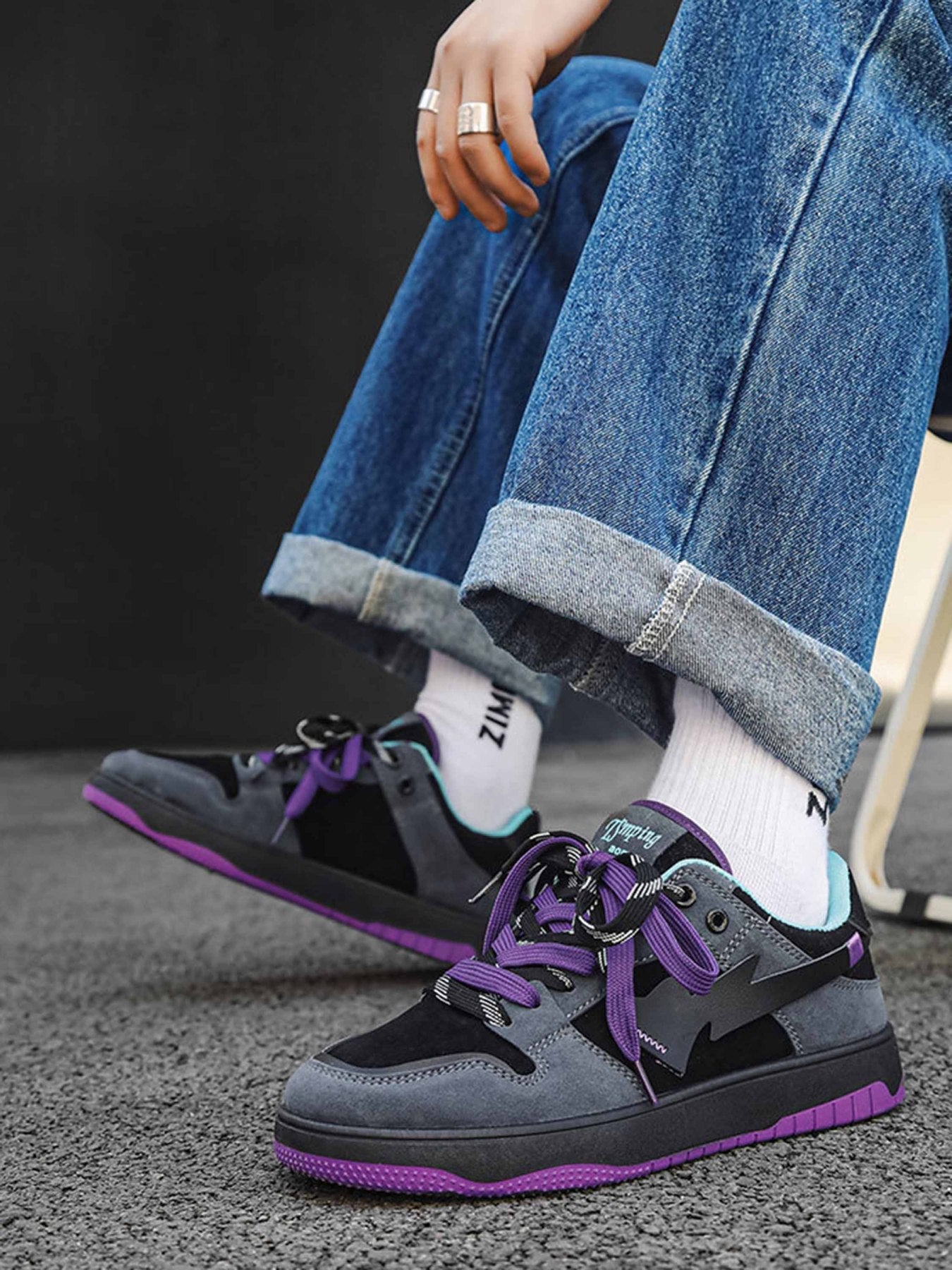 LOW-TOP SNEAKERS WITH PURPLE ACCENTS AND RUBBER OUTSOLE
