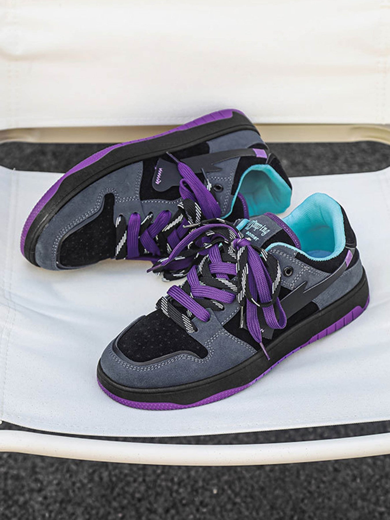 LOW-TOP SNEAKERS WITH PURPLE ACCENTS AND RUBBER OUTSOLE