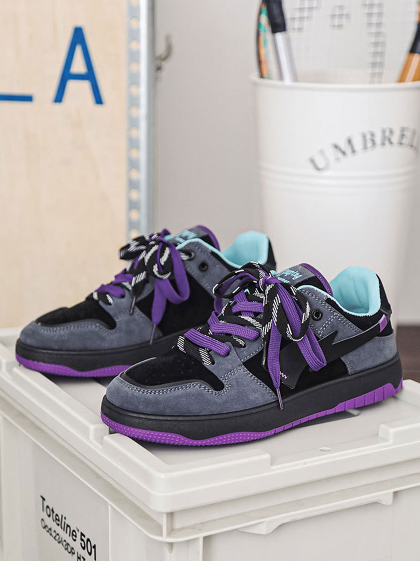 LOW-TOP SNEAKERS WITH PURPLE ACCENTS AND RUBBER OUTSOLE