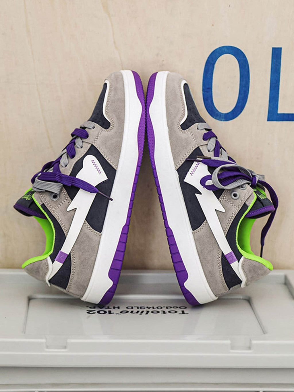 LOW-TOP SNEAKERS WITH PURPLE ACCENTS AND RUBBER OUTSOLE