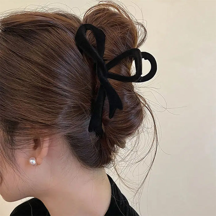 MAROON VELVET CLAW HAIR CLIP WITH COQUETTE VELVET BOW STYLE