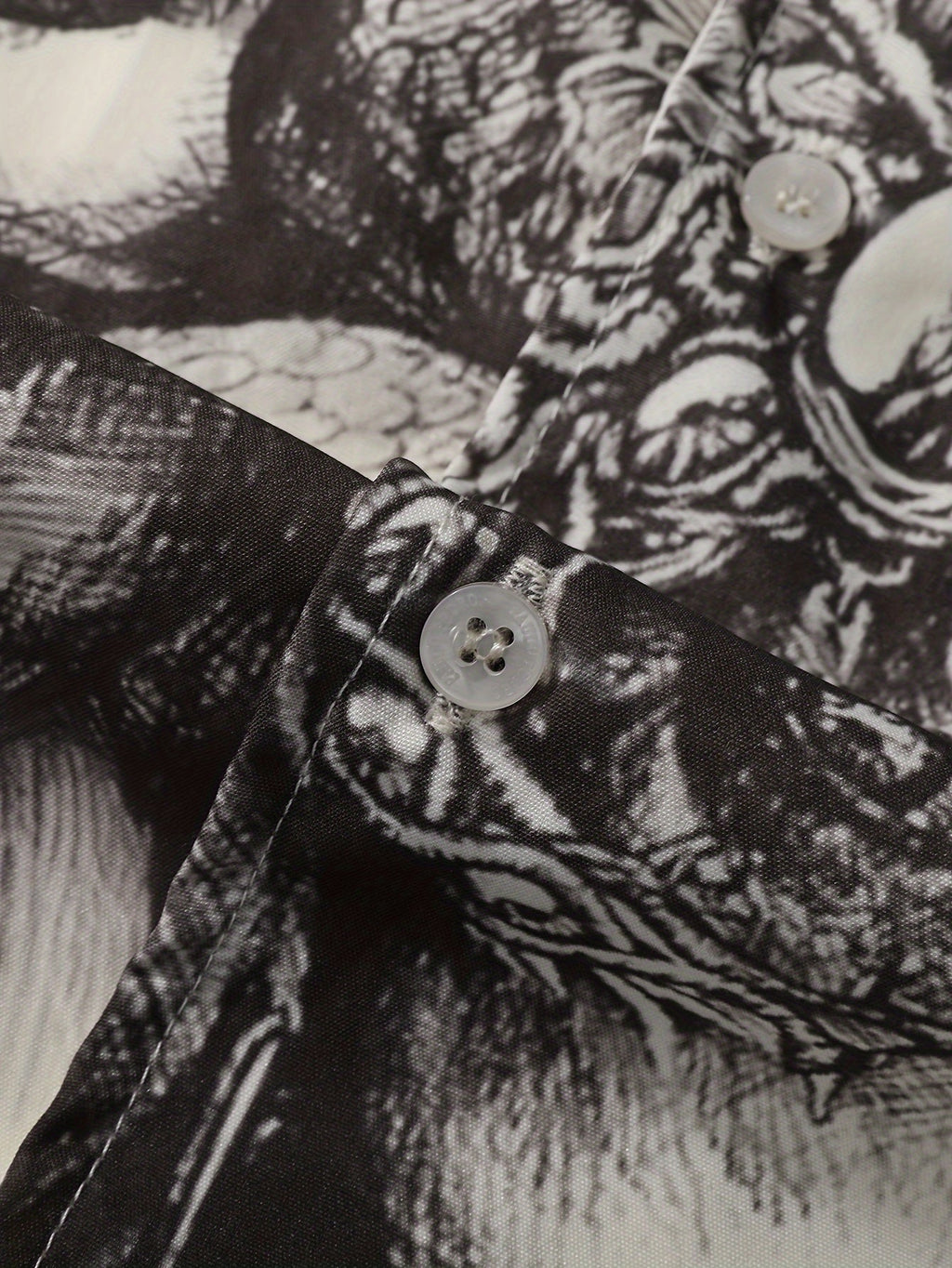 MEDUSA-PRINTED SHORT SLEEVE BUTTON-UP SHIRT FOR SUMMER WEAR