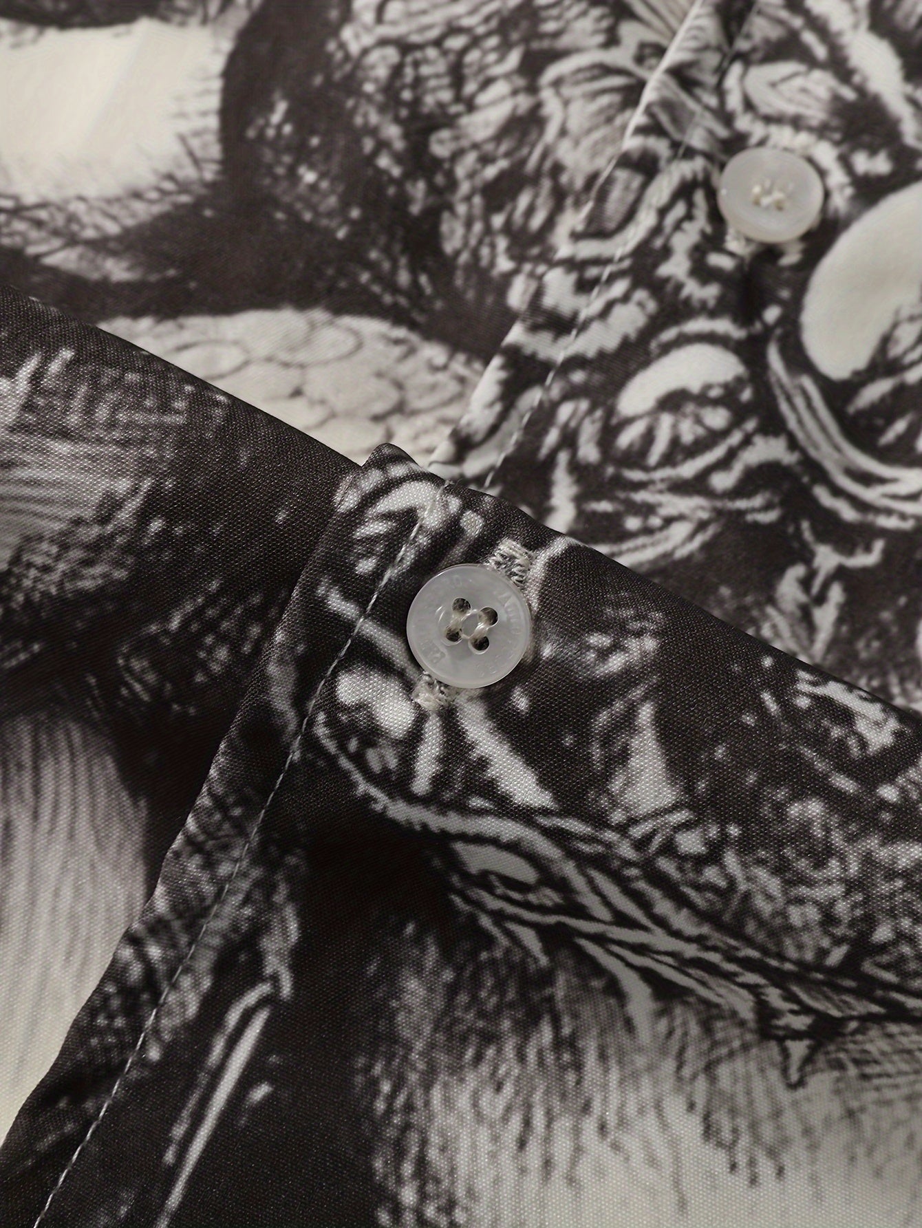 MEDUSA-PRINTED SHORT SLEEVE BUTTON-UP SHIRT FOR SUMMER WEAR