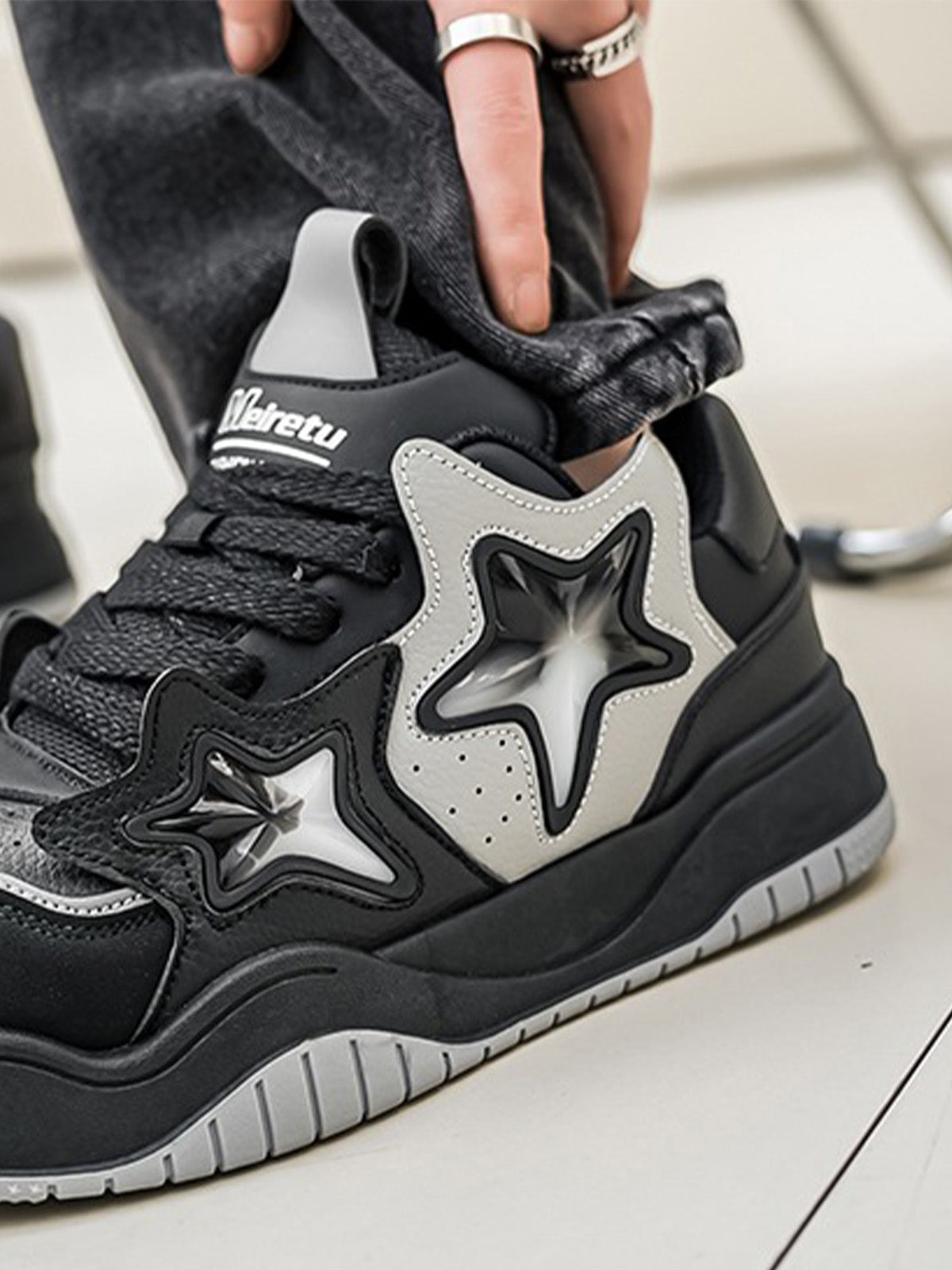 MEN’S LEATHER SHOES BLACK AND GRAY STAR-ACCENTED SNEAKERS